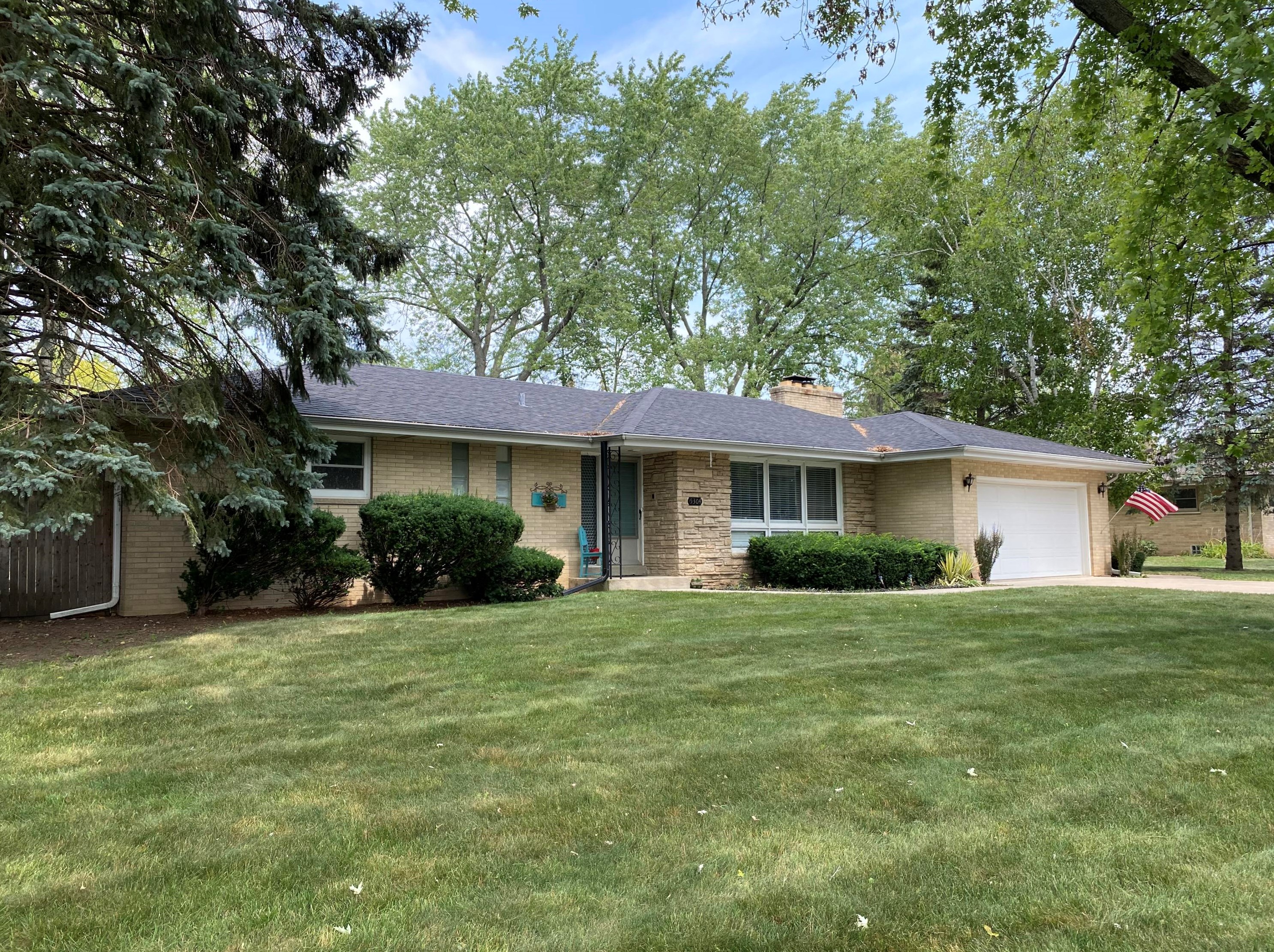 5304 86th St, Kenosha, WI 53158
