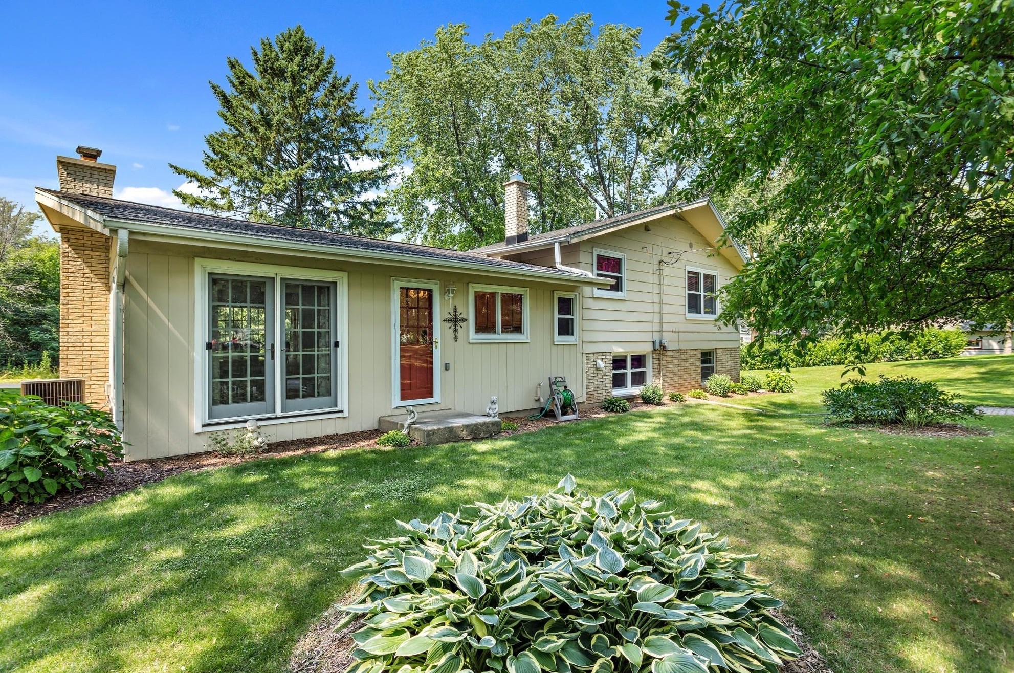 340 Pheasant Ln, Grafton, WI 53024-9707