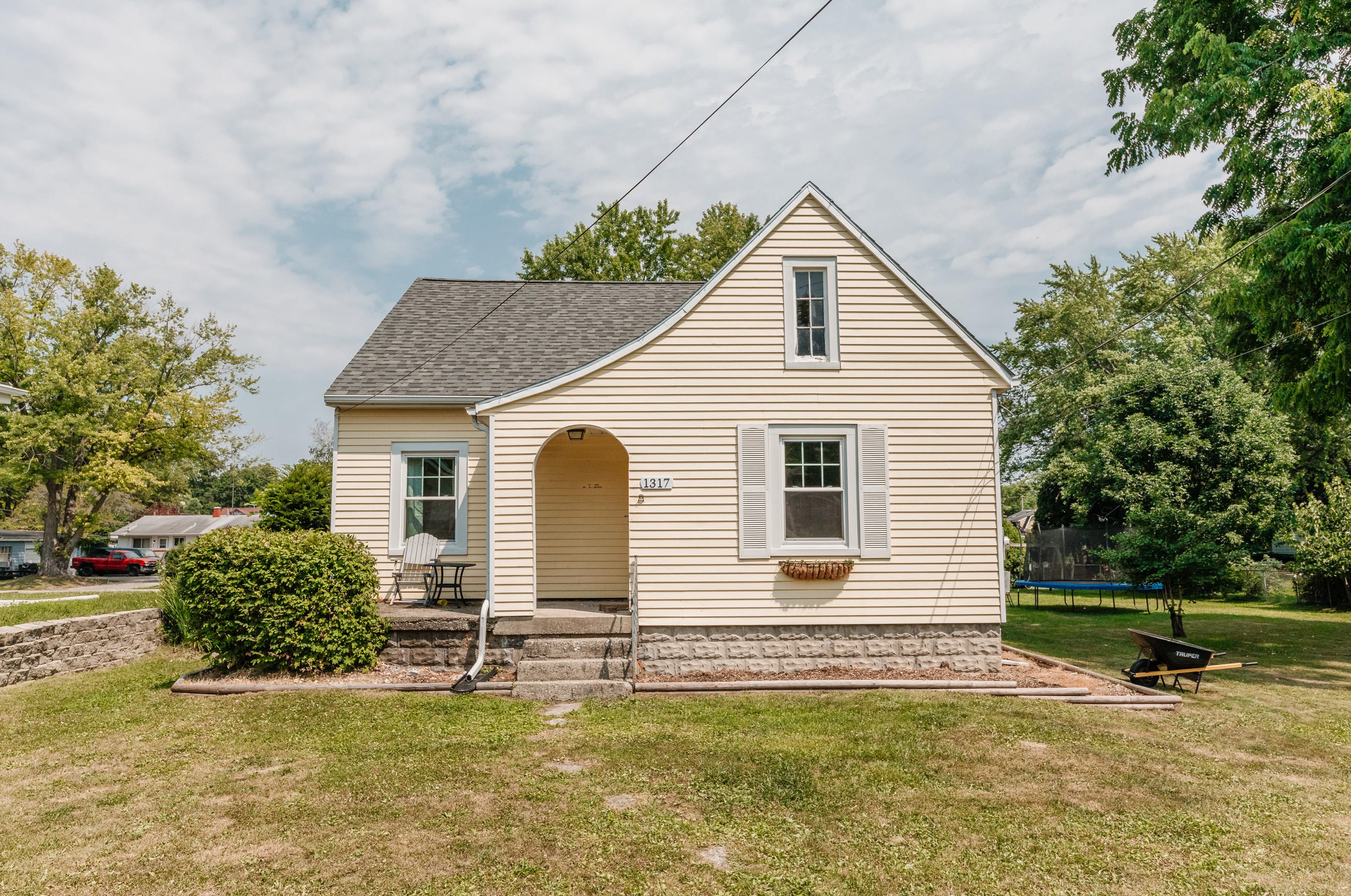 1317 Pleasant View Ave, Waukesha, WI 53188