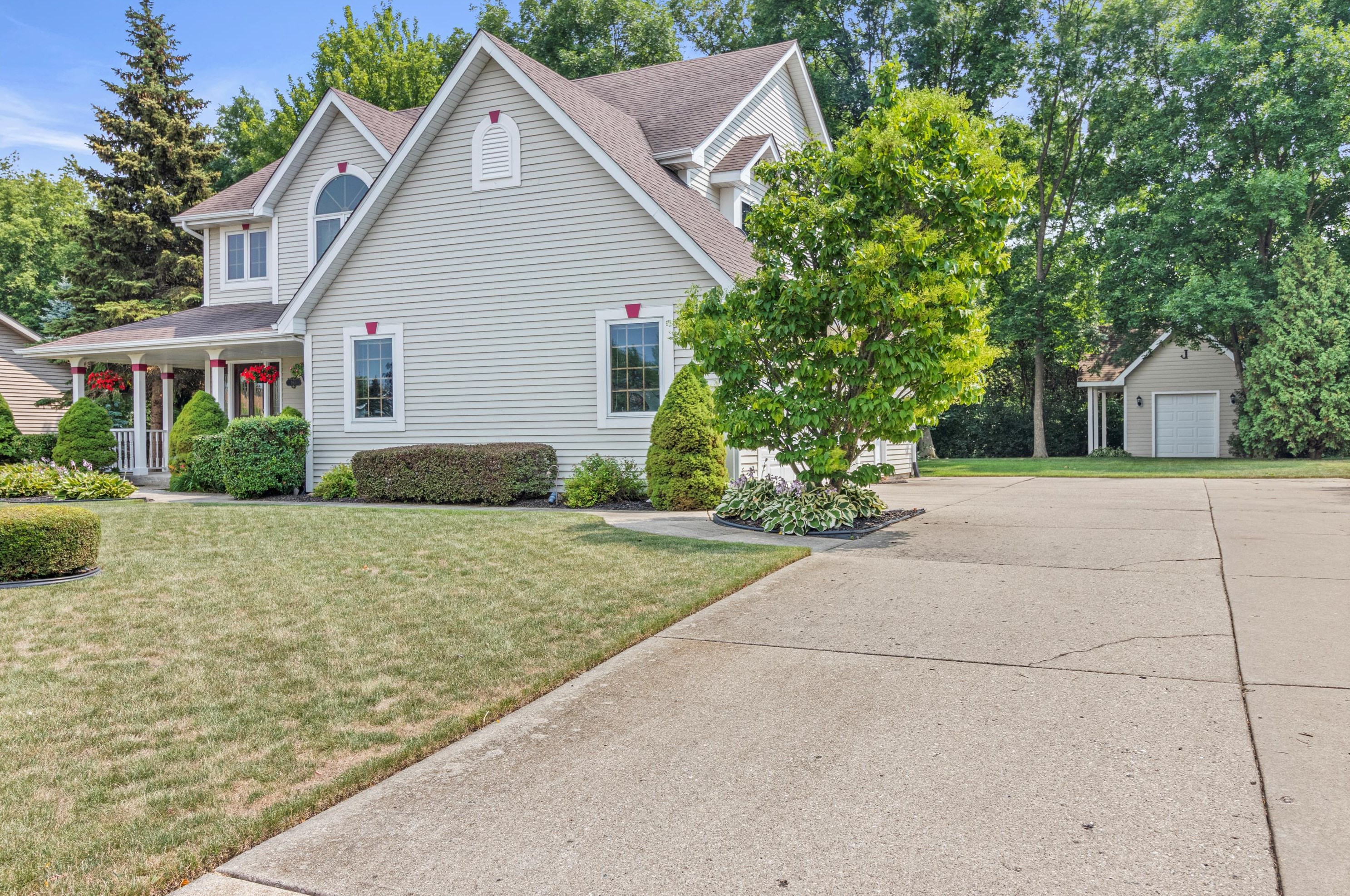 163 11th Ave, Union Grove, WI 53182