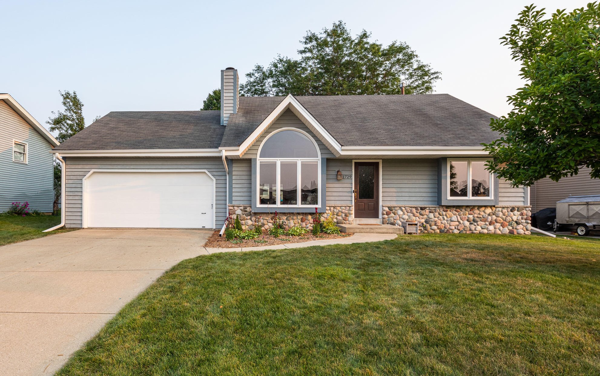 1729 Williams Ave, South Milwaukee, WI 53172-3418