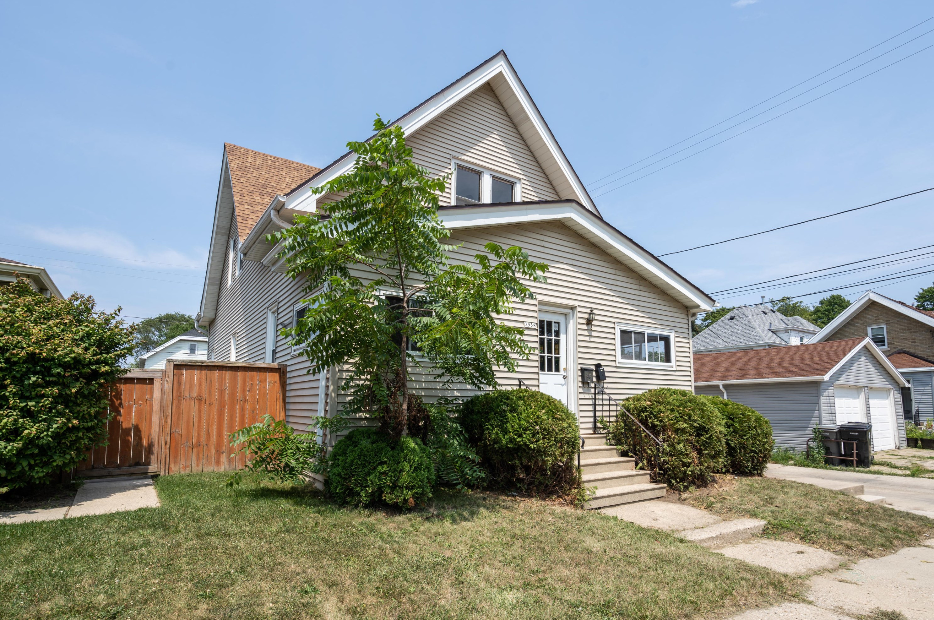 3958 Barnard Ave, Cudahy, WI 53110-1526