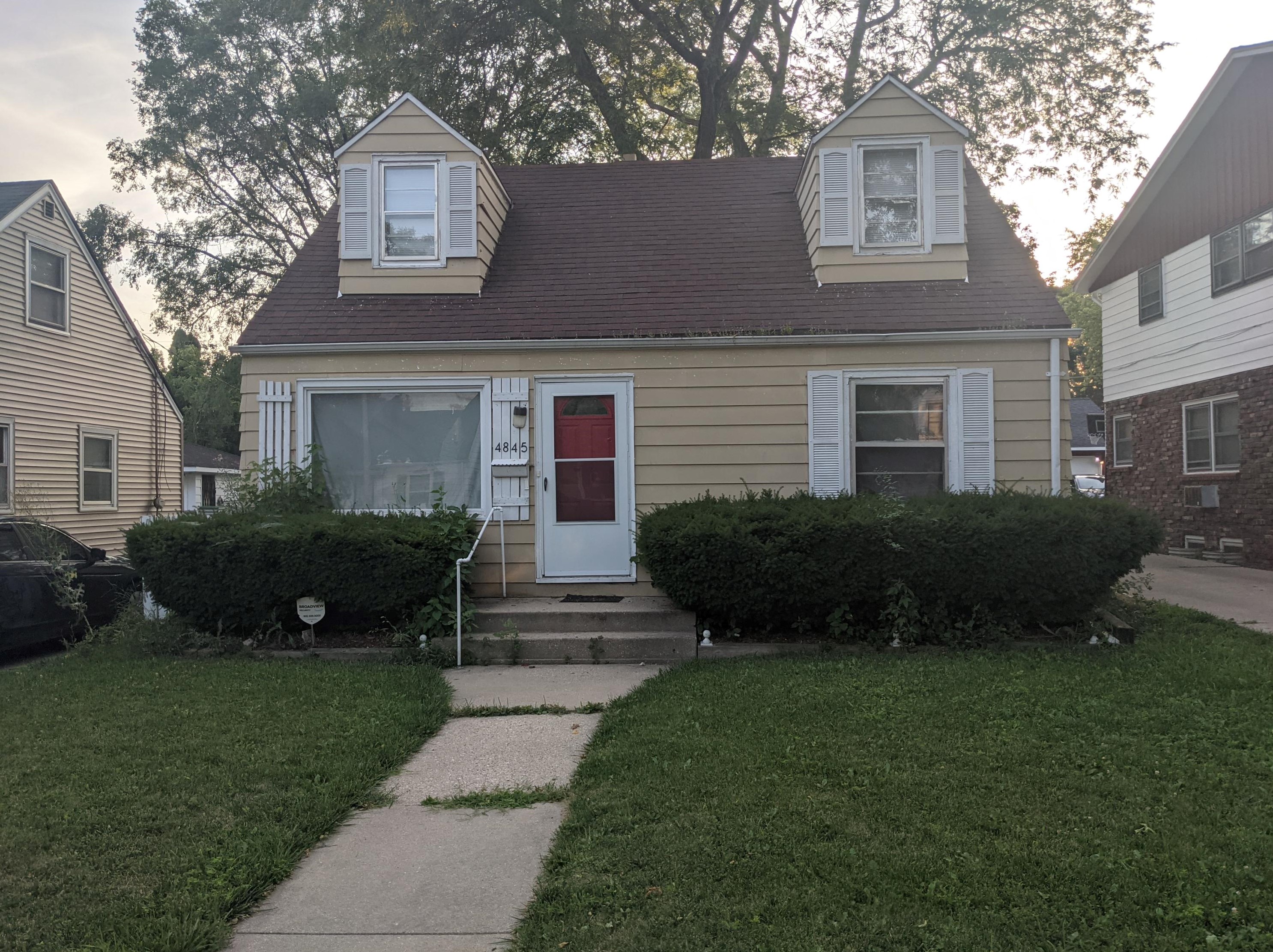 4845 54th St, Milwaukee, WI 53218-4202