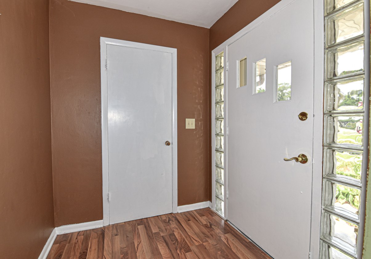 1002 Maitland Dr, Waukesha, WI 53188