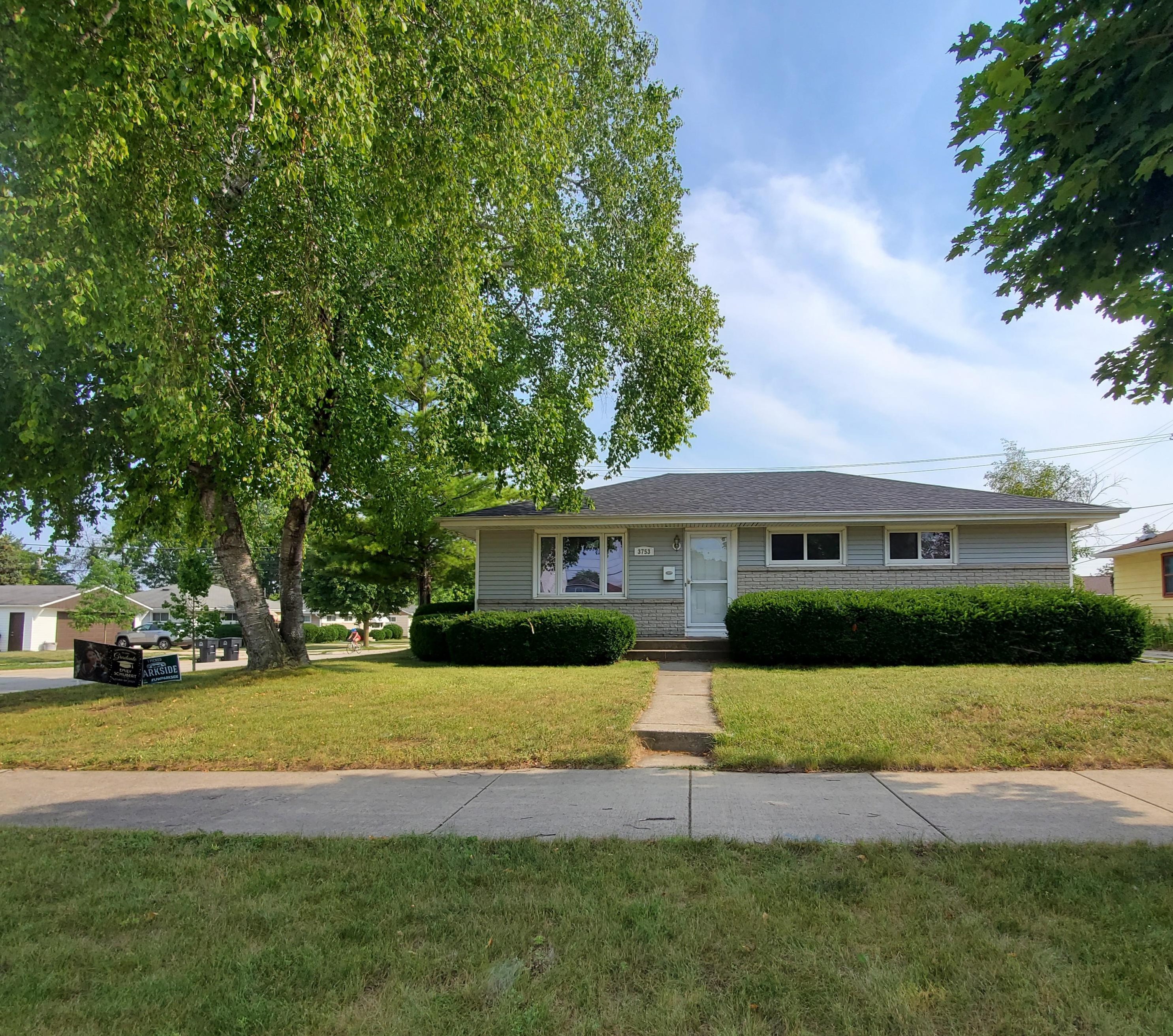 3753 Klieforth Ave, Cudahy, WI 53110-3109