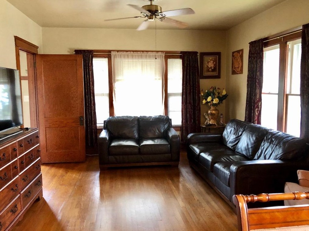 2812 Olive St, Racine, WI 53403-2822