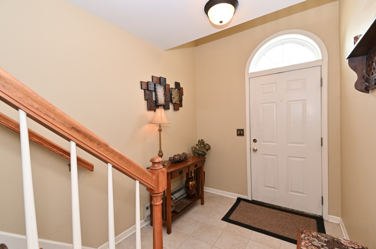 1217 Woodbury Common #c, Waukesha, WI 53189