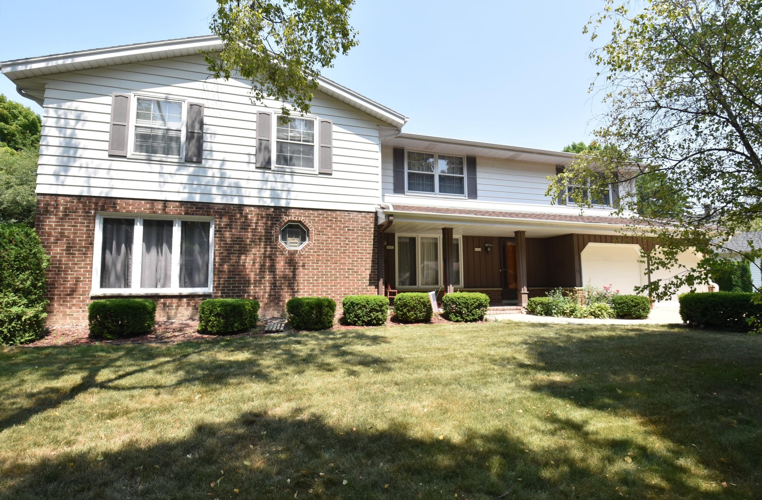 5650 Root River Dr #5652, Greendale, WI 53129