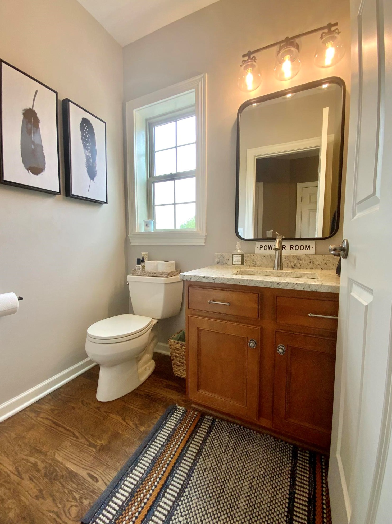 7957 Lakeview Dr, Hales Corners WI  53132-7910 exterior