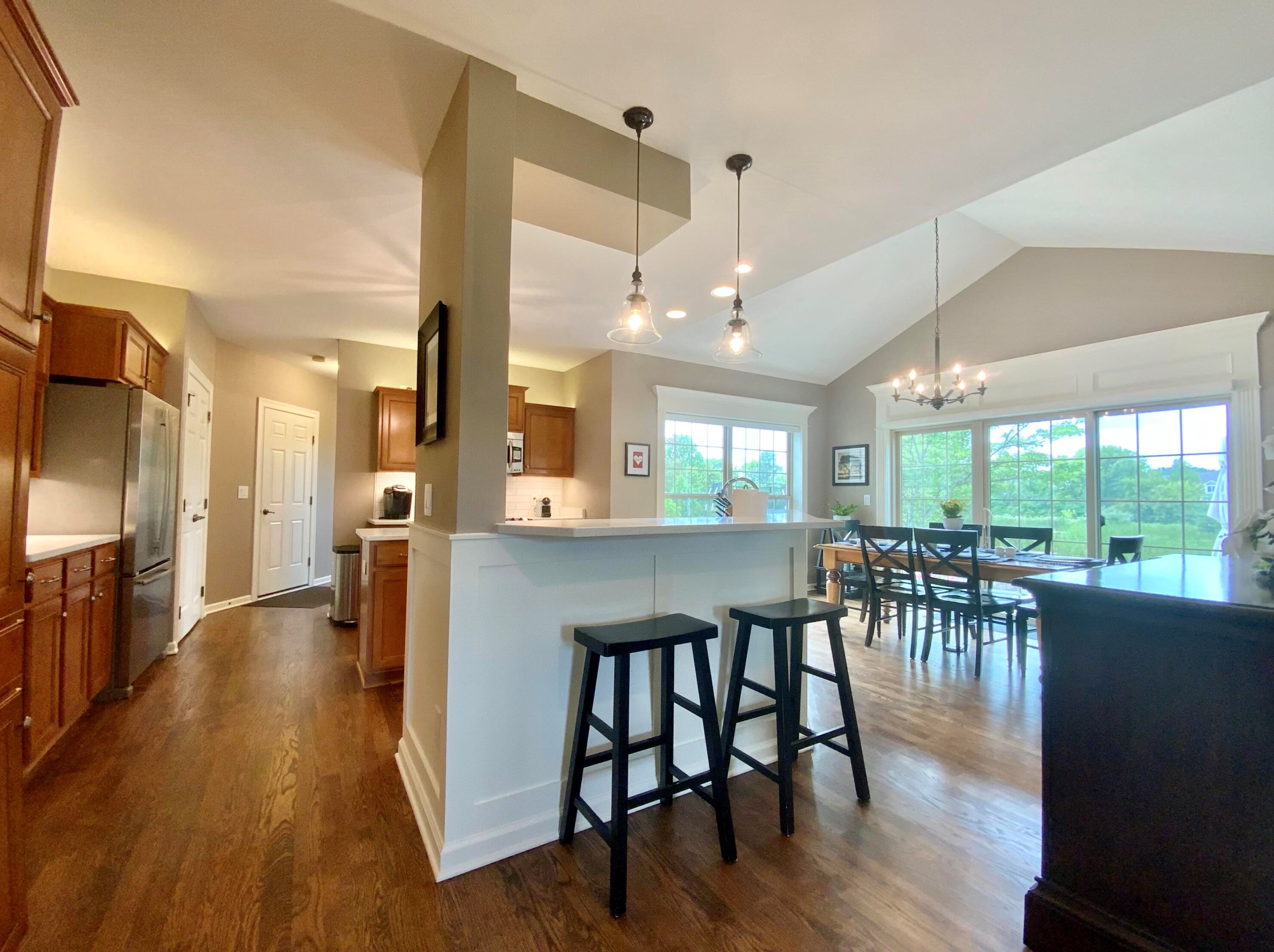 7957 Lakeview Dr, Hales Corners WI  53132-7910 exterior