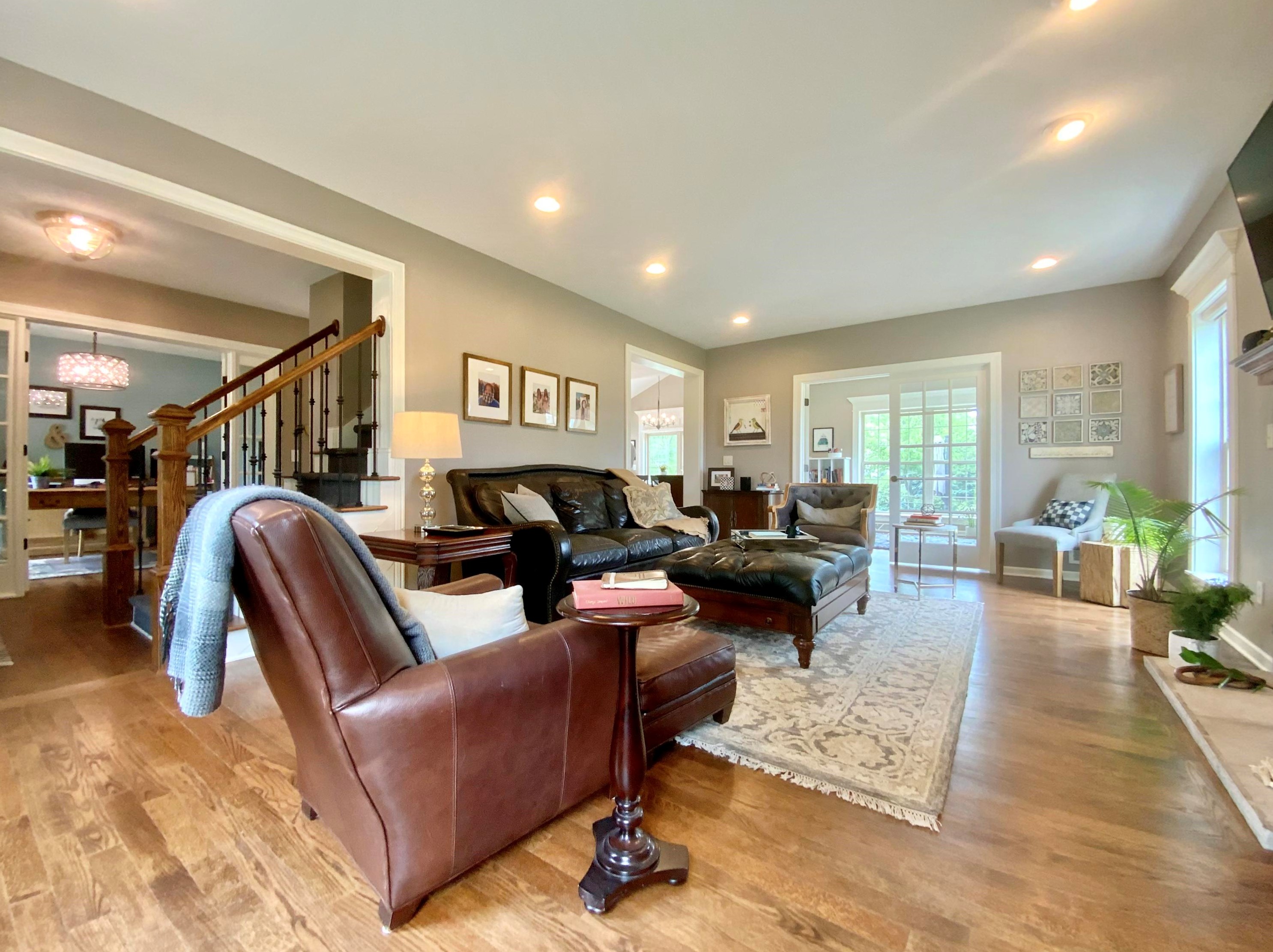 7957 Lakeview Dr, Hales Corners WI  53132-7910 exterior