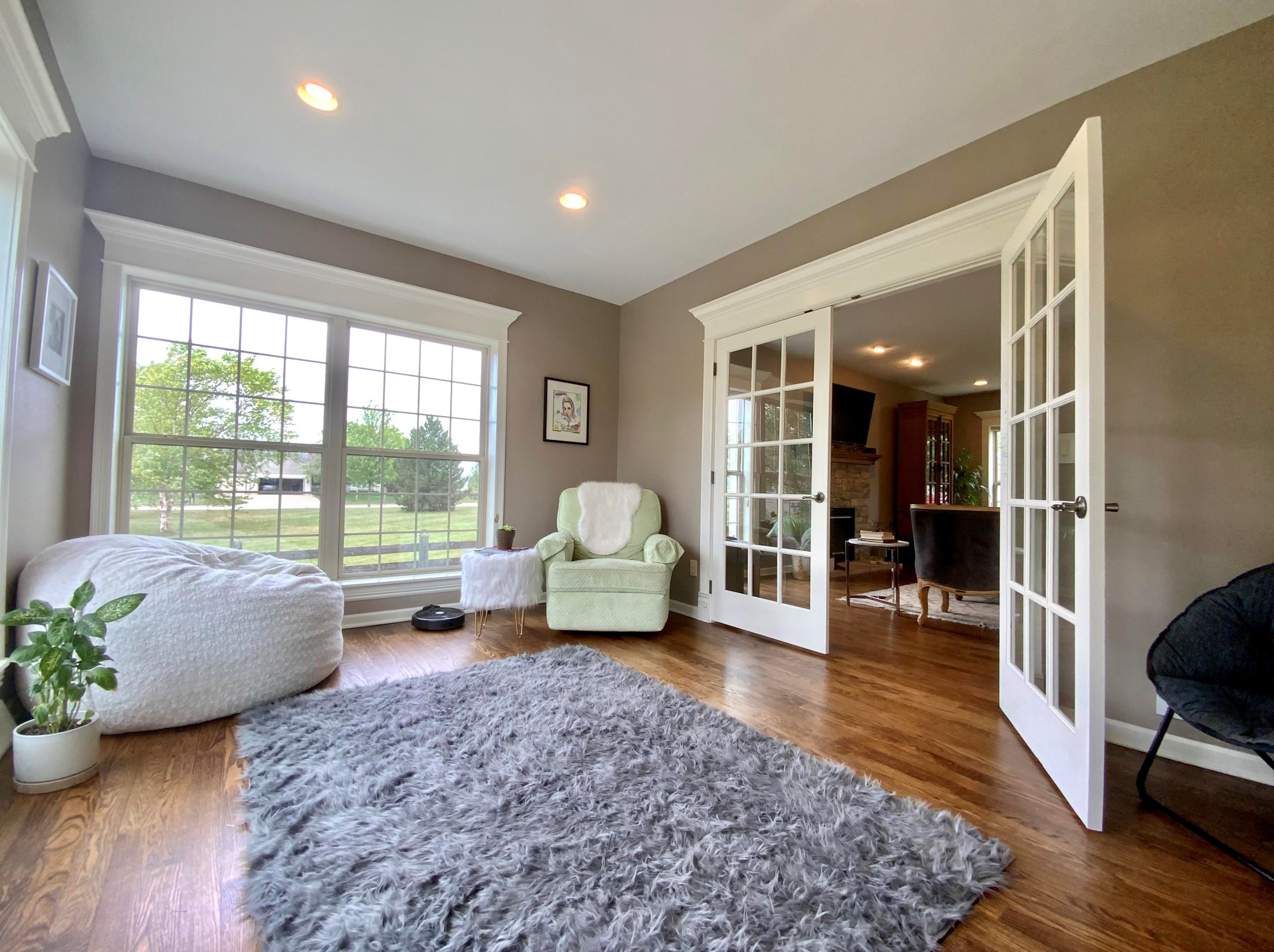 7957 Lakeview Dr, Hales Corners WI  53132-7910 exterior