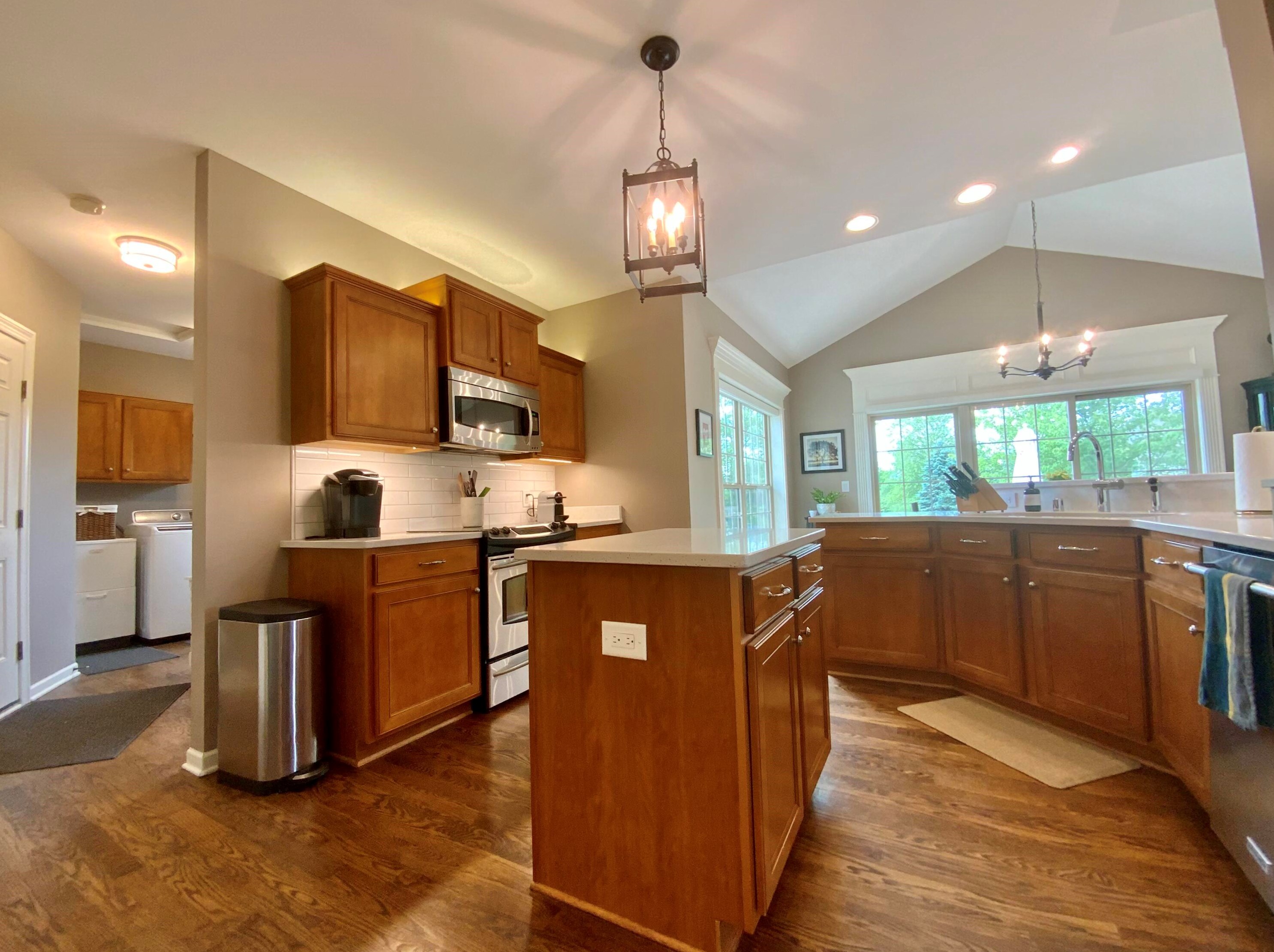 7957 Lakeview Dr, Hales Corners WI  53132-7910 exterior