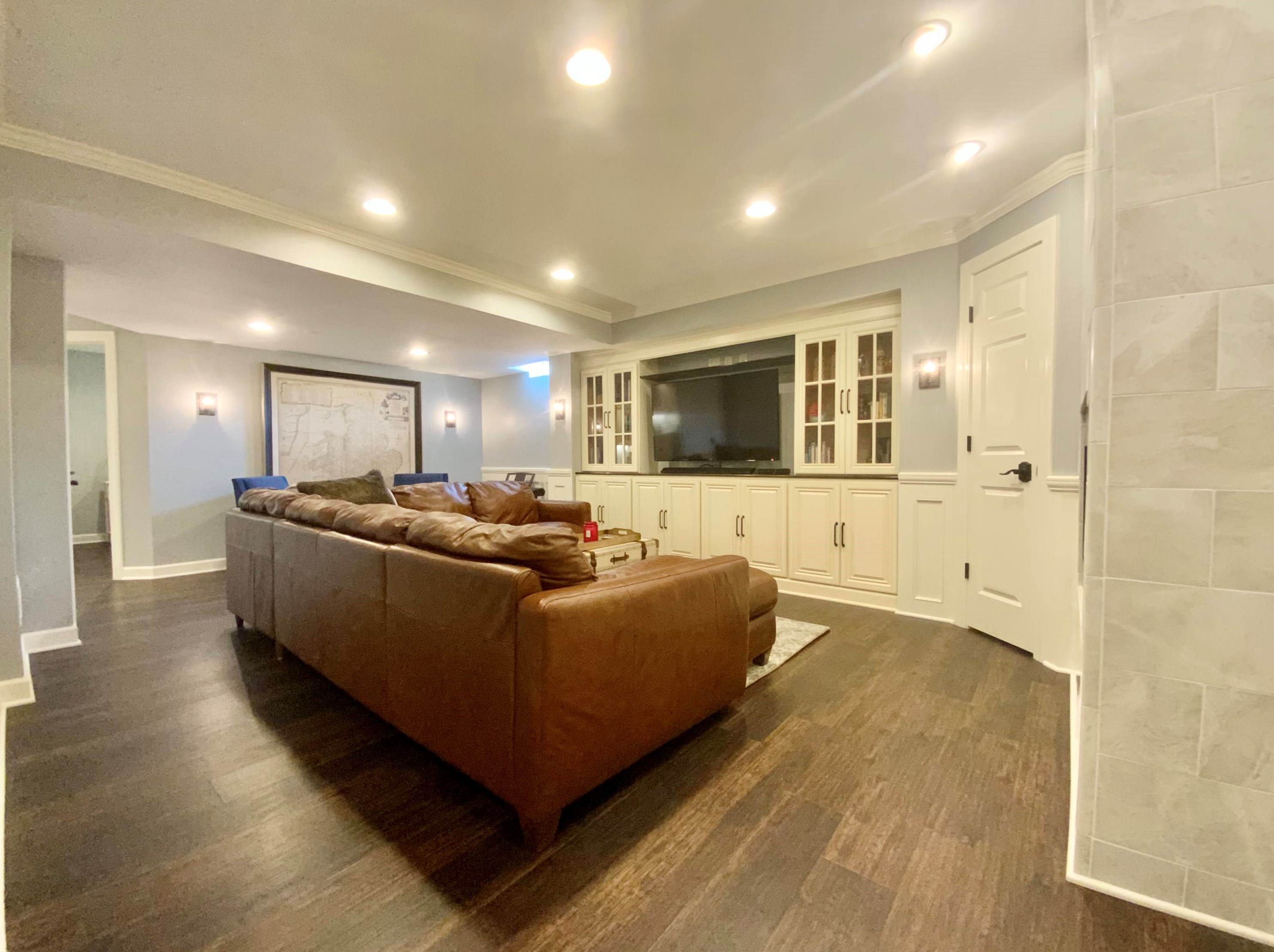 7957 Lakeview Dr, Hales Corners WI  53132-7910 exterior