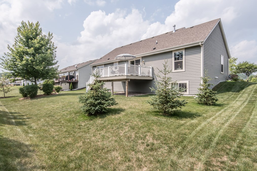 3133 Tanglewood Dr, Waukesha, WI 53189