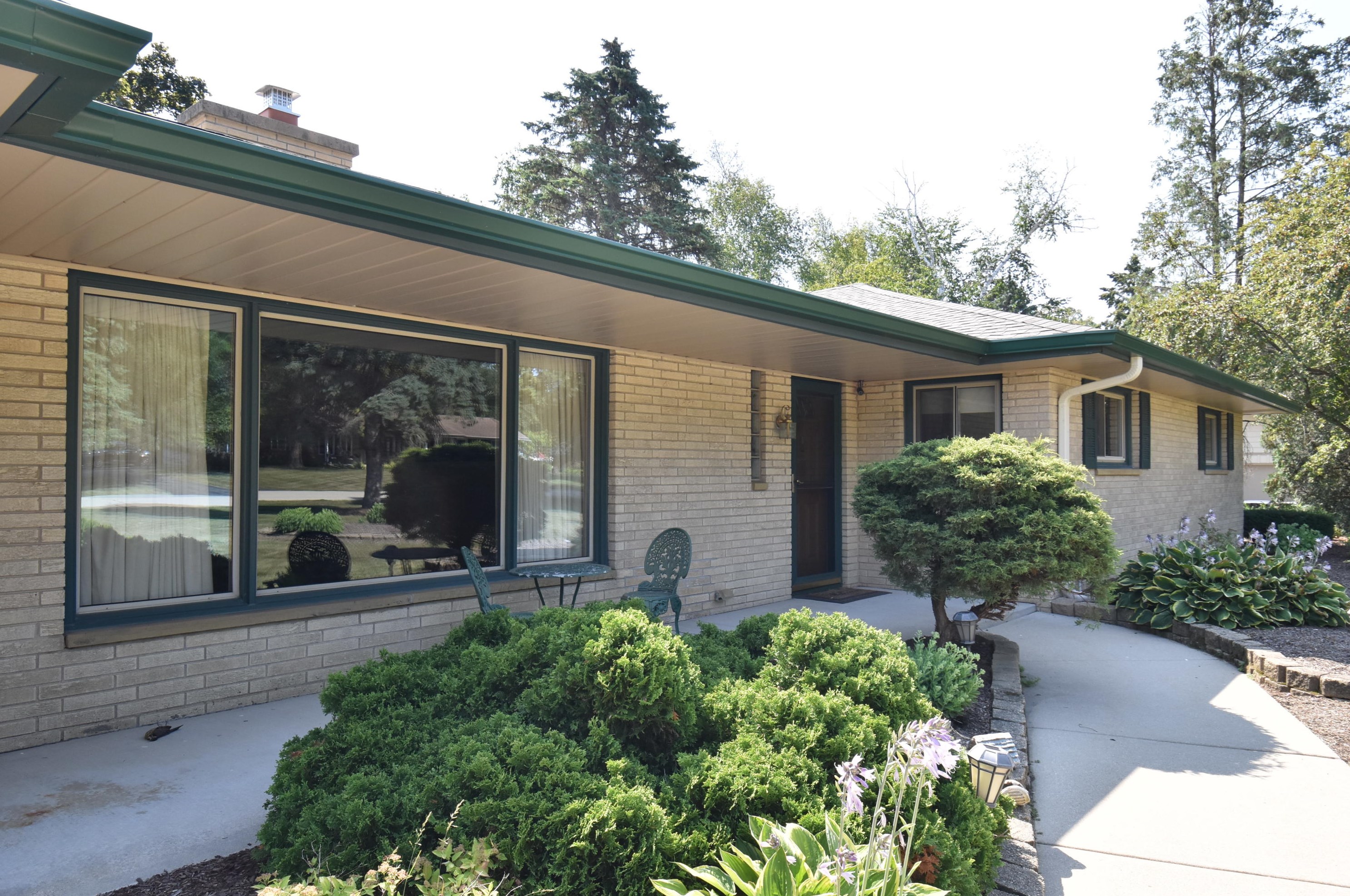 3617 Daisy Ln, Racine, WI 53405-4867