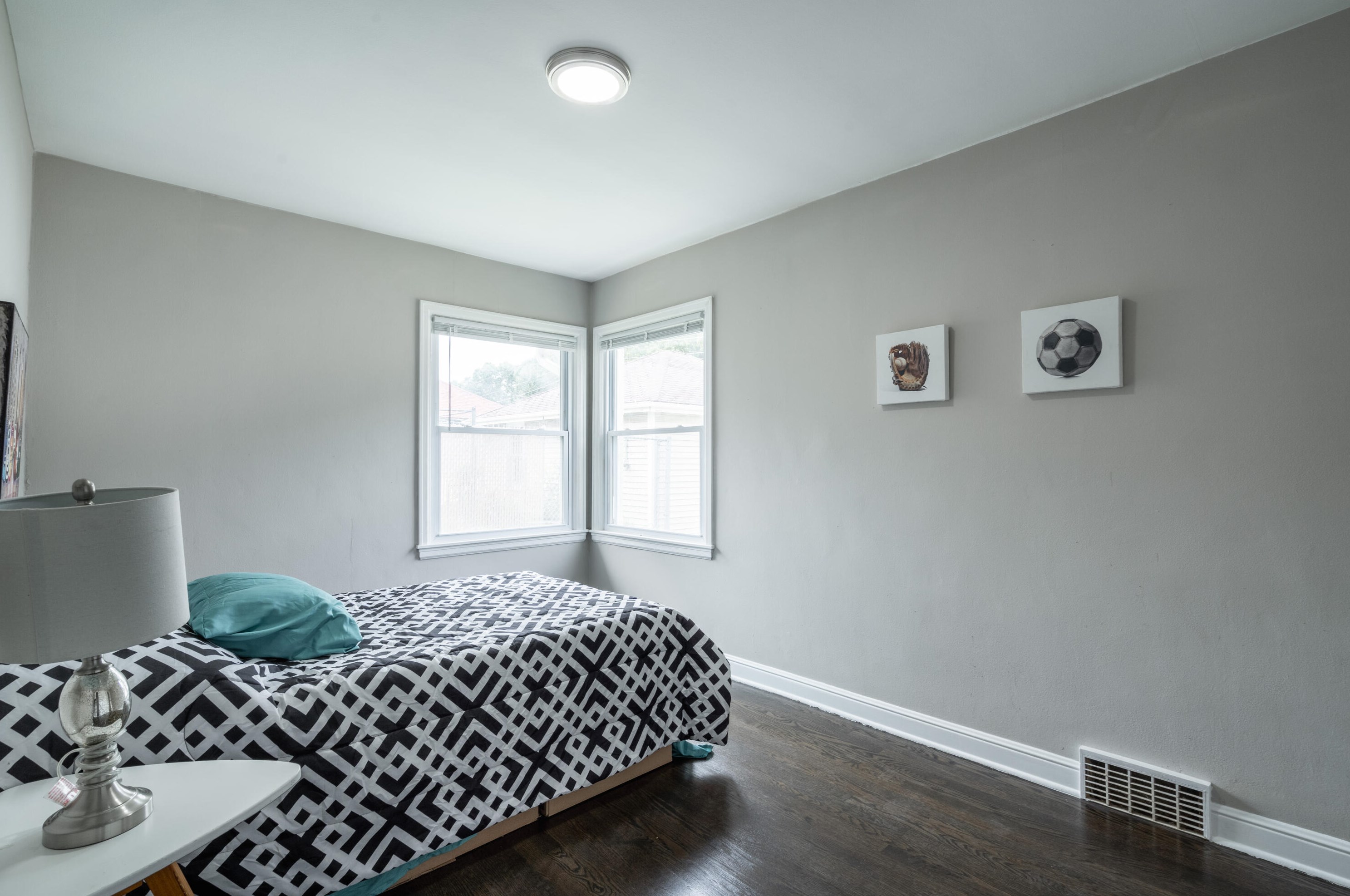 3619 54th Blvd, Milwaukee WI  53216-2805 exterior