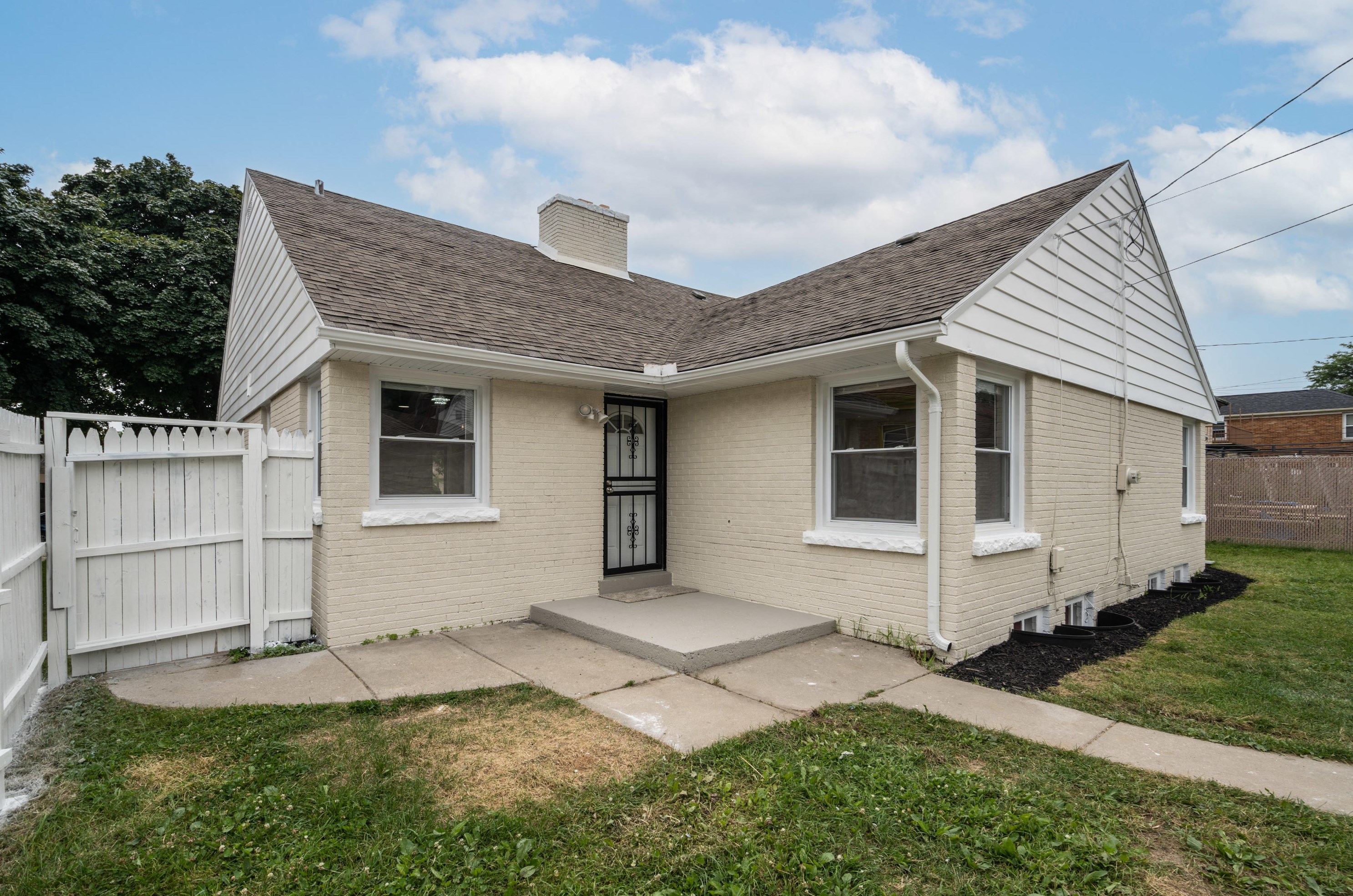 3619 54th Blvd, Milwaukee WI  53216-2805 exterior