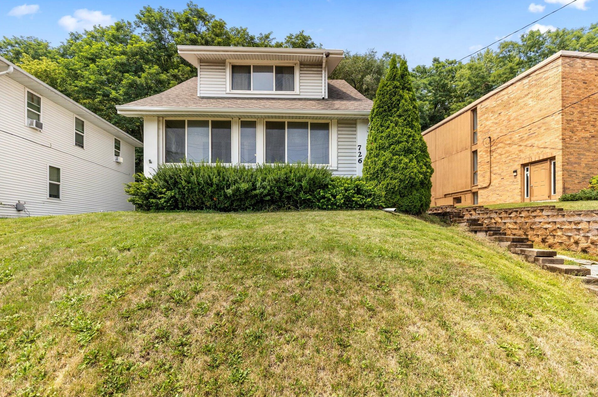 726 E North St, Waukesha, WI 53188