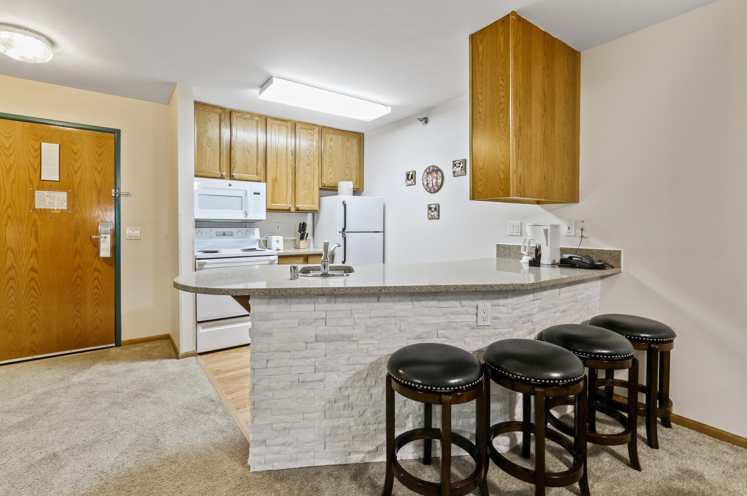 111 Center St #227, Lake Geneva, WI 53147