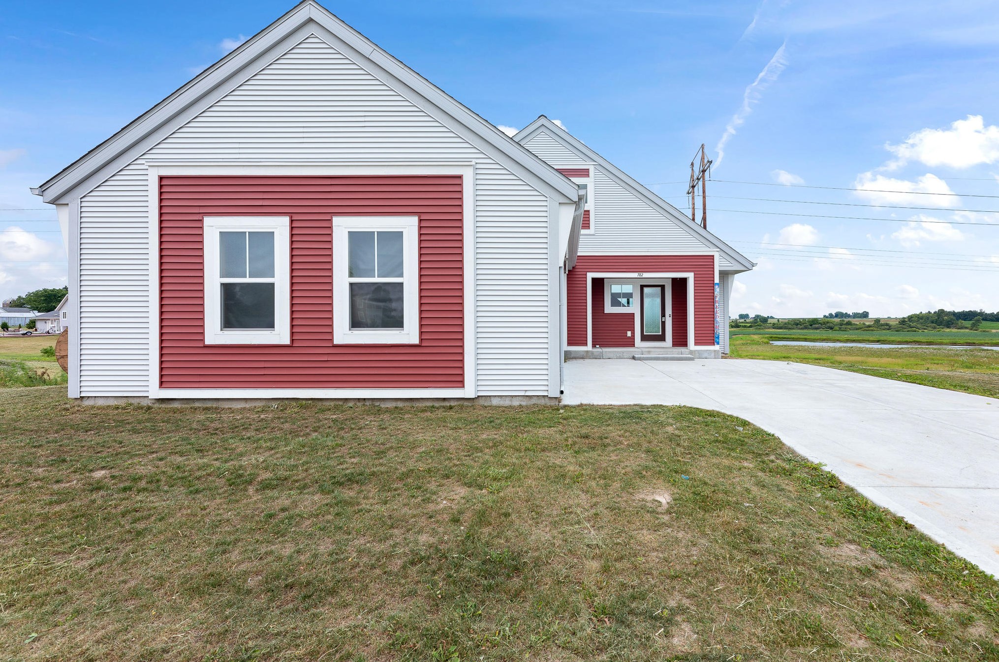 782 Skypark Dr, Hartford, WI 53027