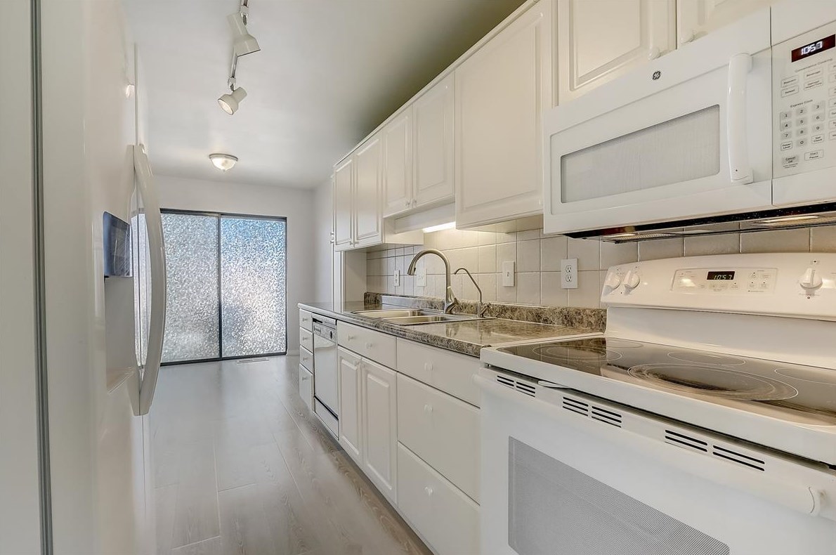 11010 N Elder Tree Ct, Thiensville, WI 53092