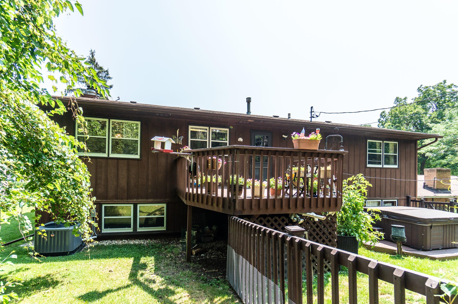 316 Elmwood Ave, Lake Geneva, WI 53147