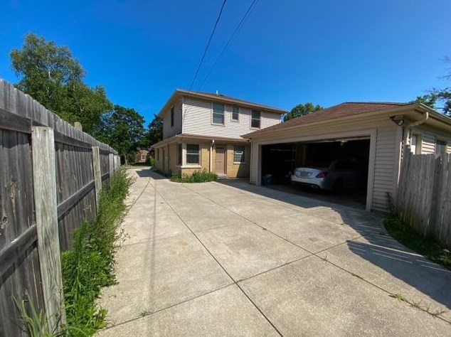 8201 N Whitney Rd, Milwaukee, WI 53217