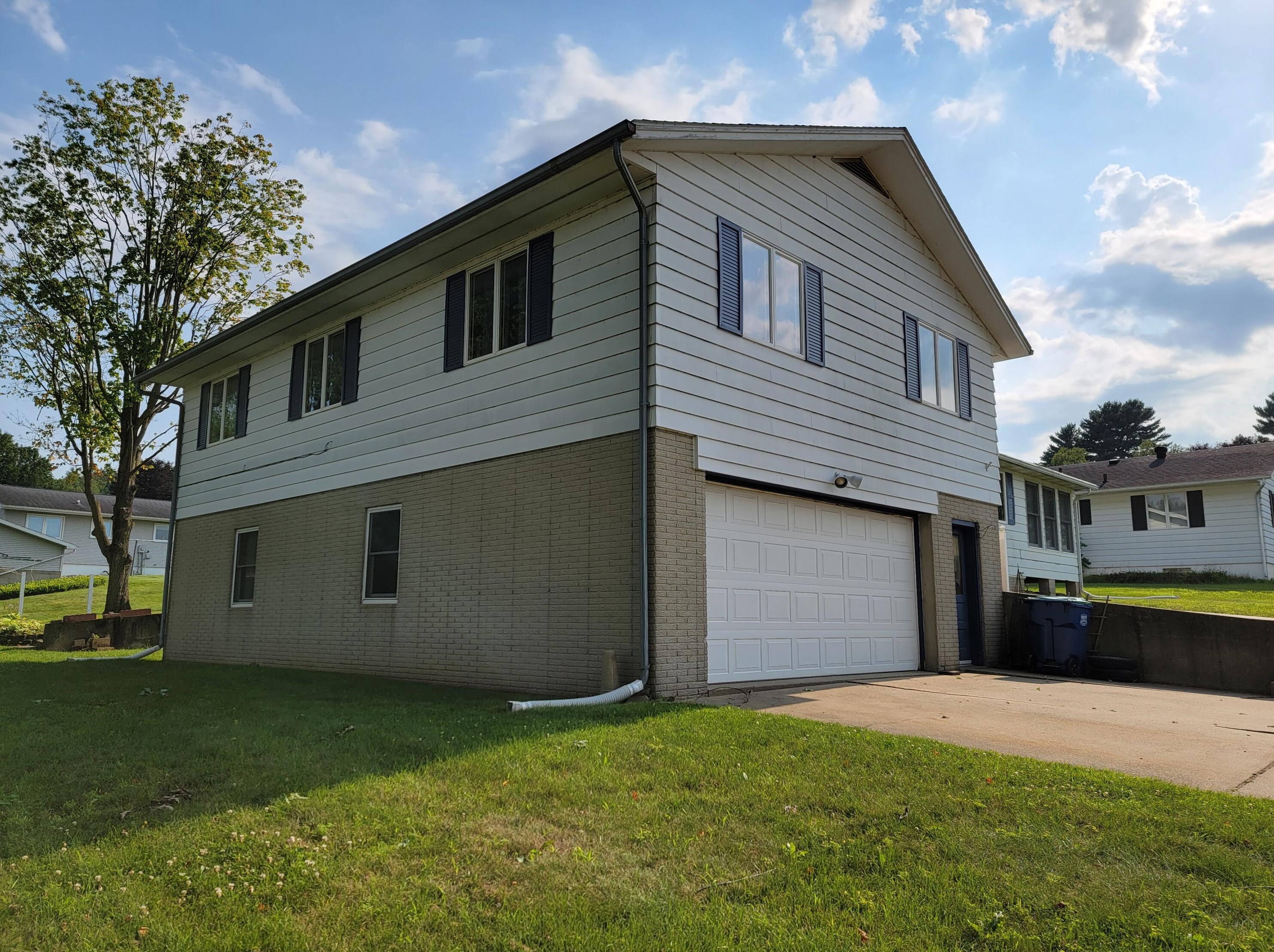 1601 Labus Dr, Newburg Corners, WI 54614