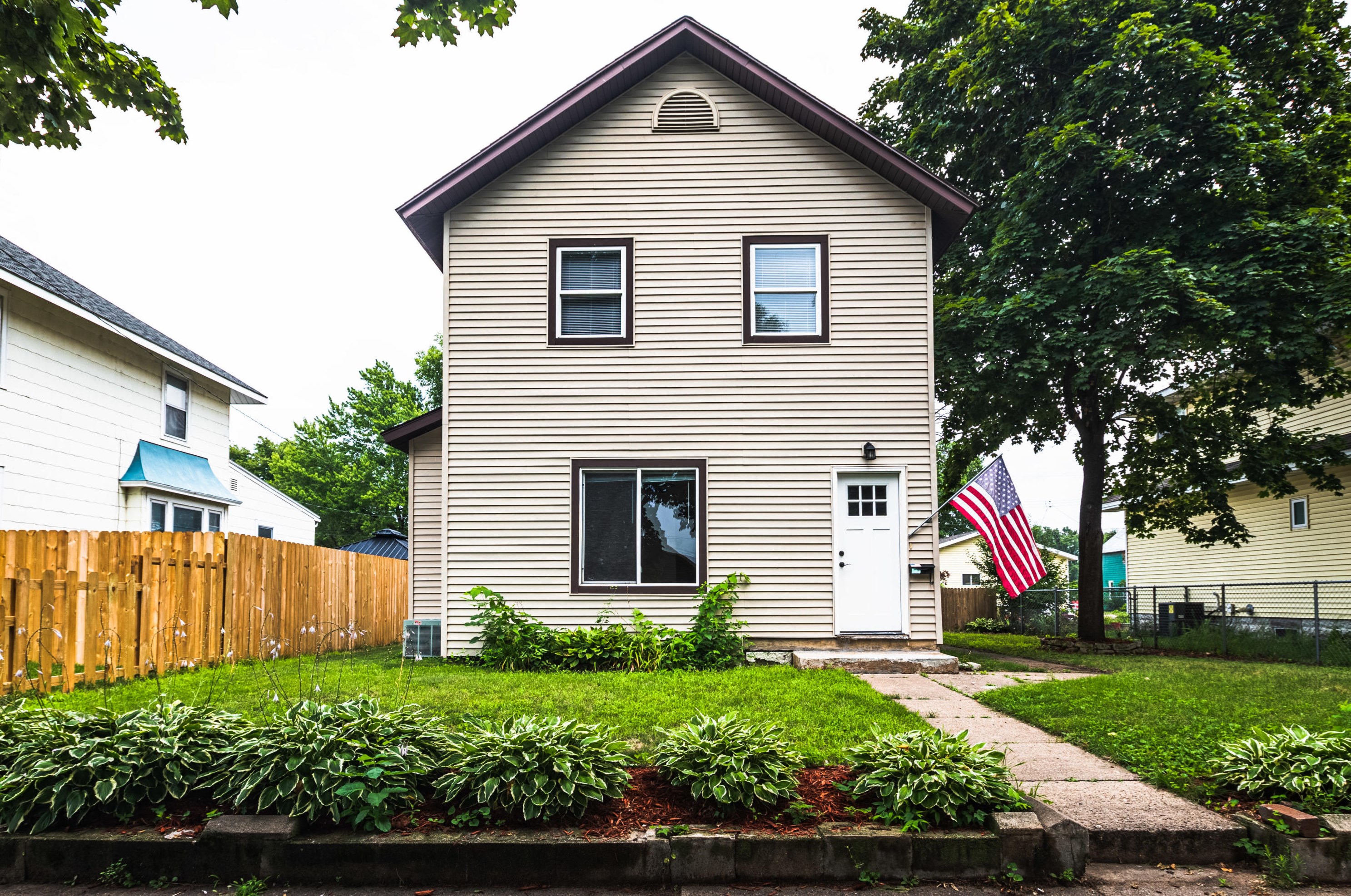 1422 Wood St, La Crosse, WI 54603