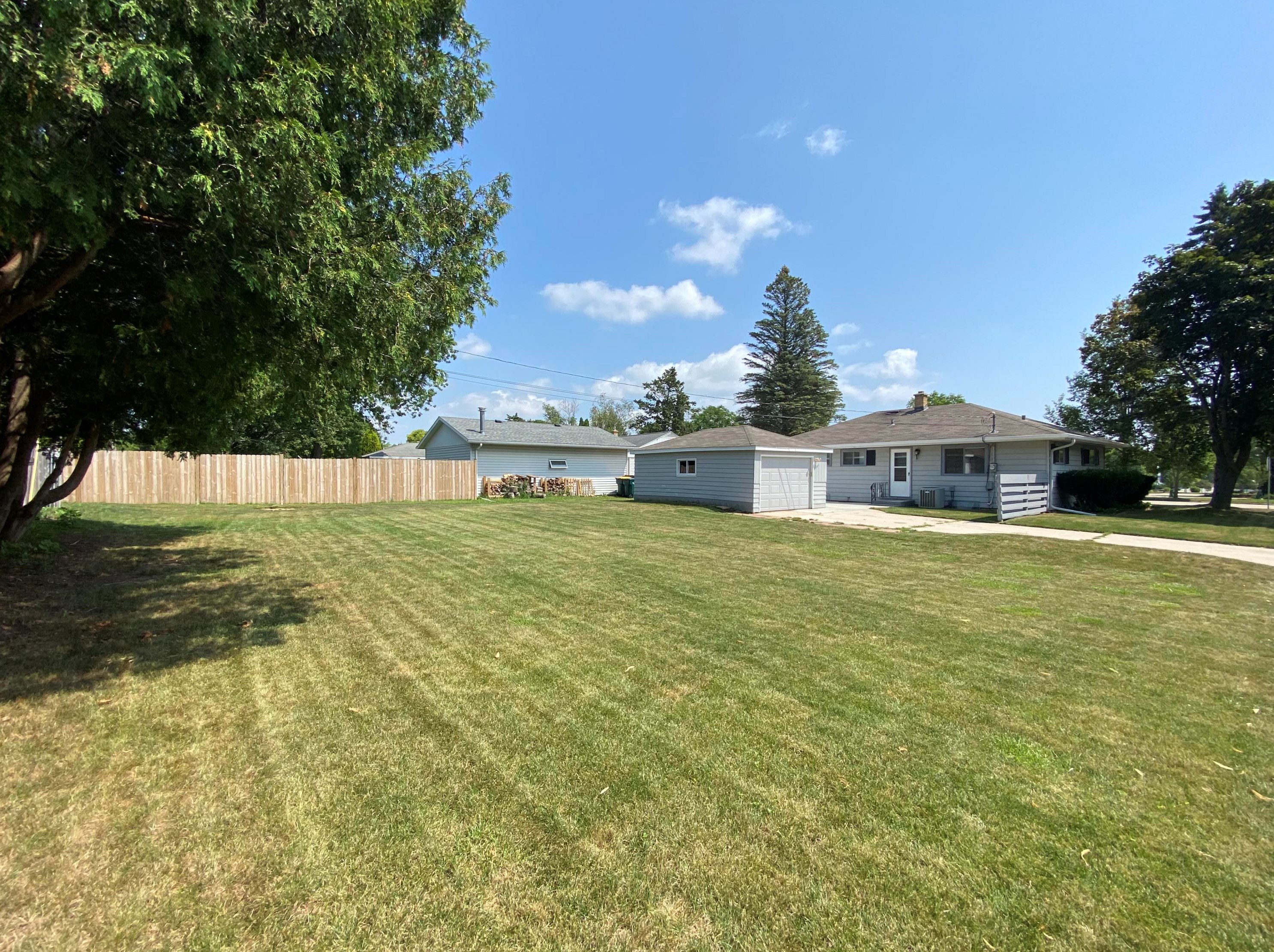 1003 Benjamin St, Port Washington, WI 53074-1202