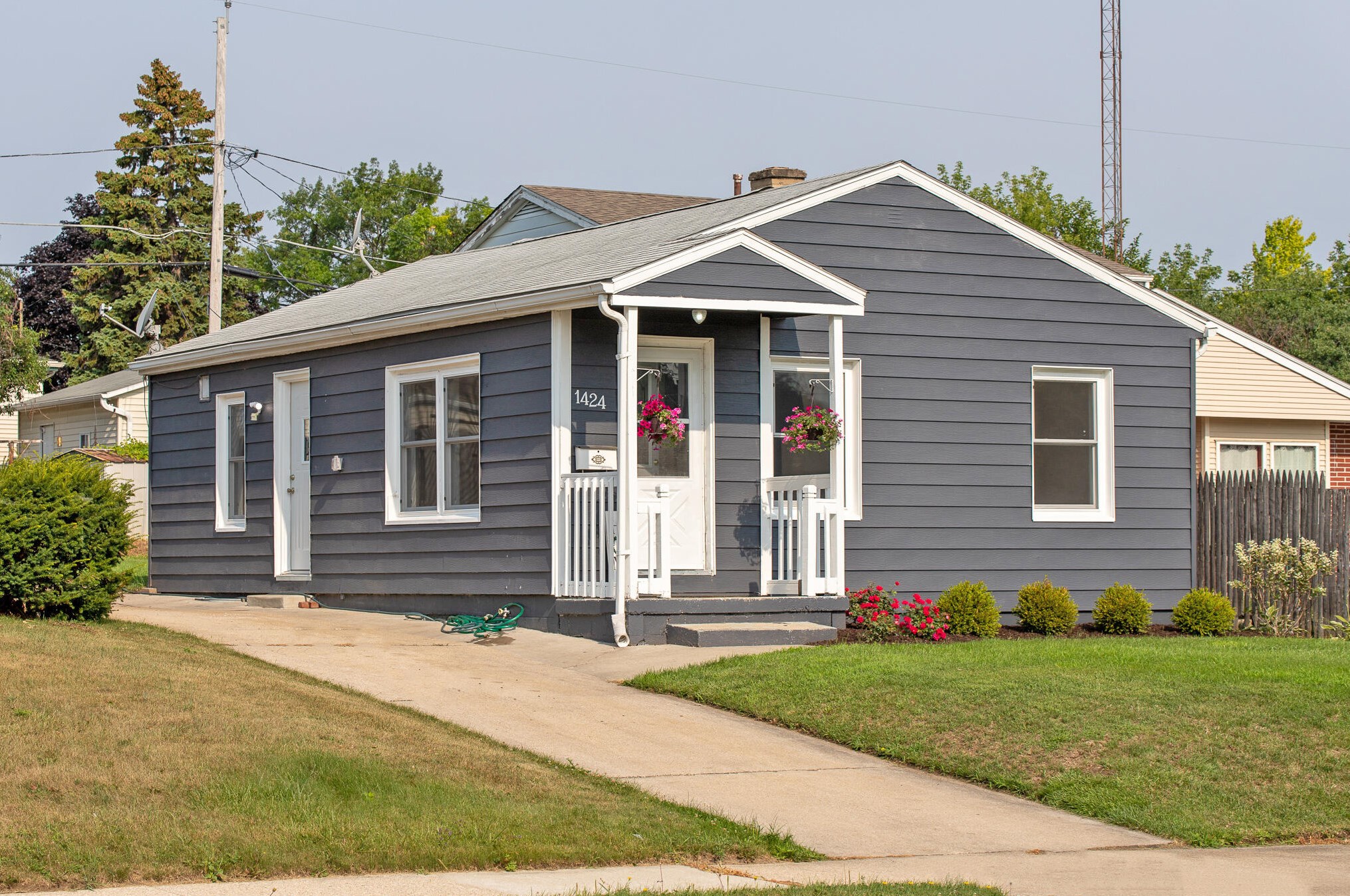 1424 Oregon St, Racine WI  53405-3152 exterior