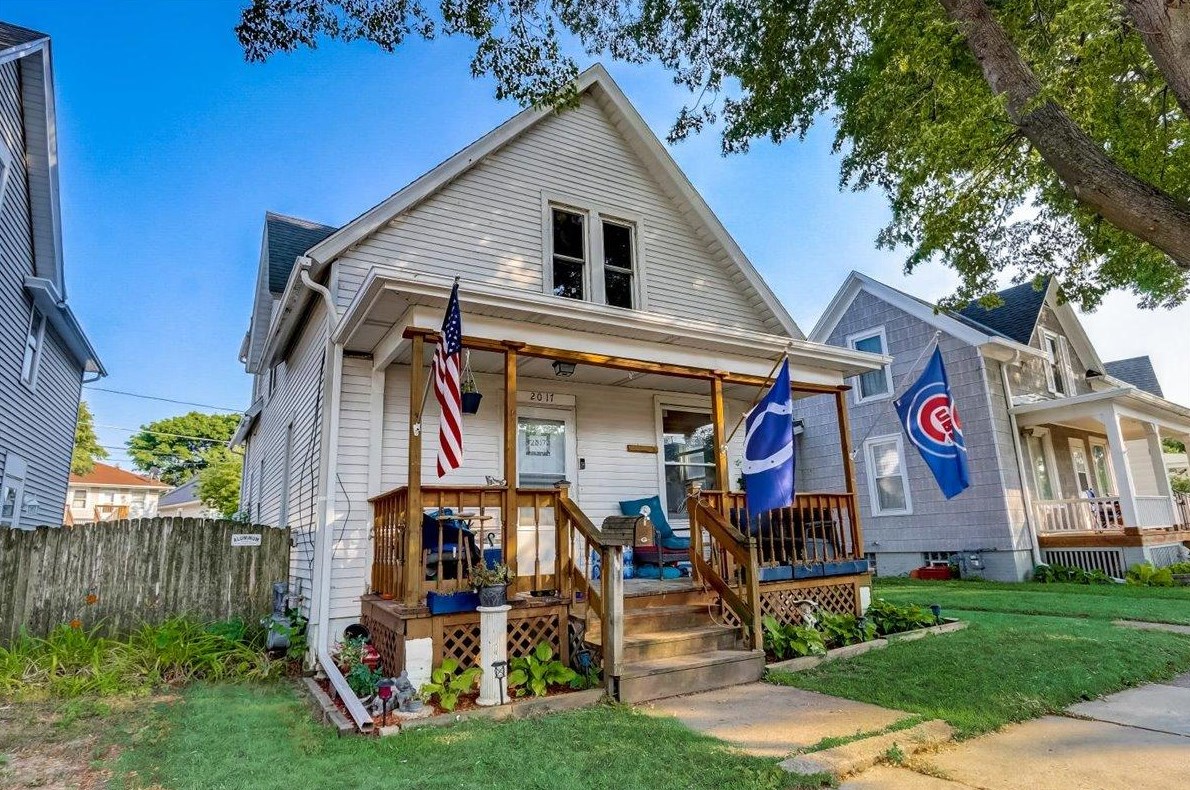 2017 Carmel Ave, Racine, WI 53405-2601