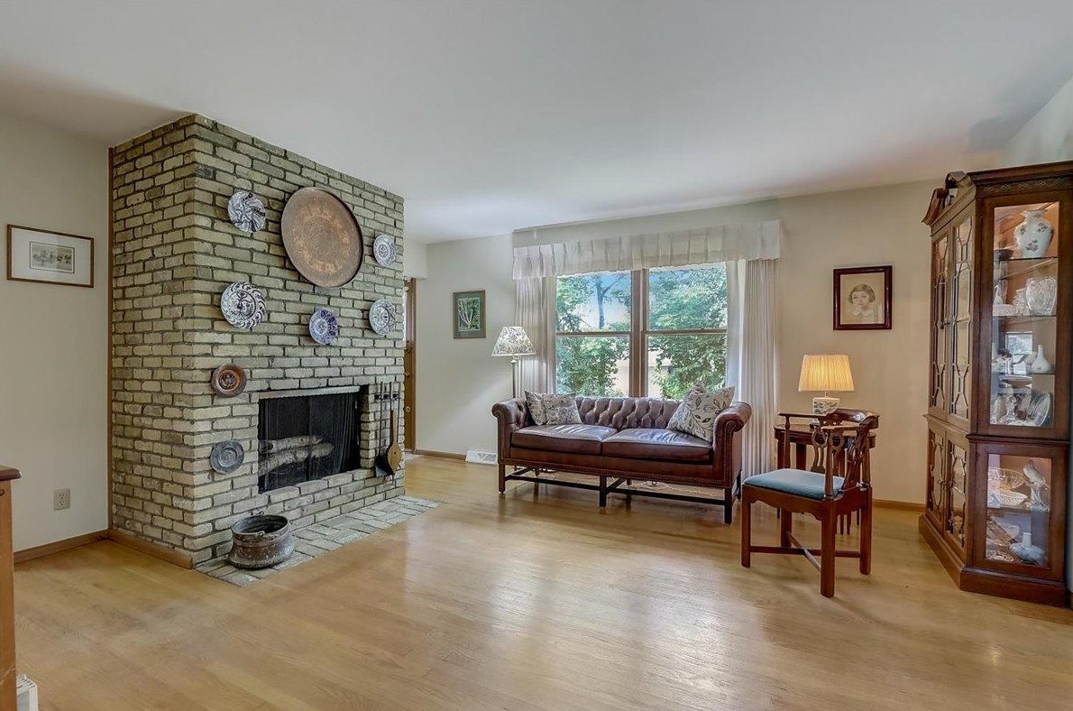 5090 S Magellan Dr, Waukesha, WI 53151