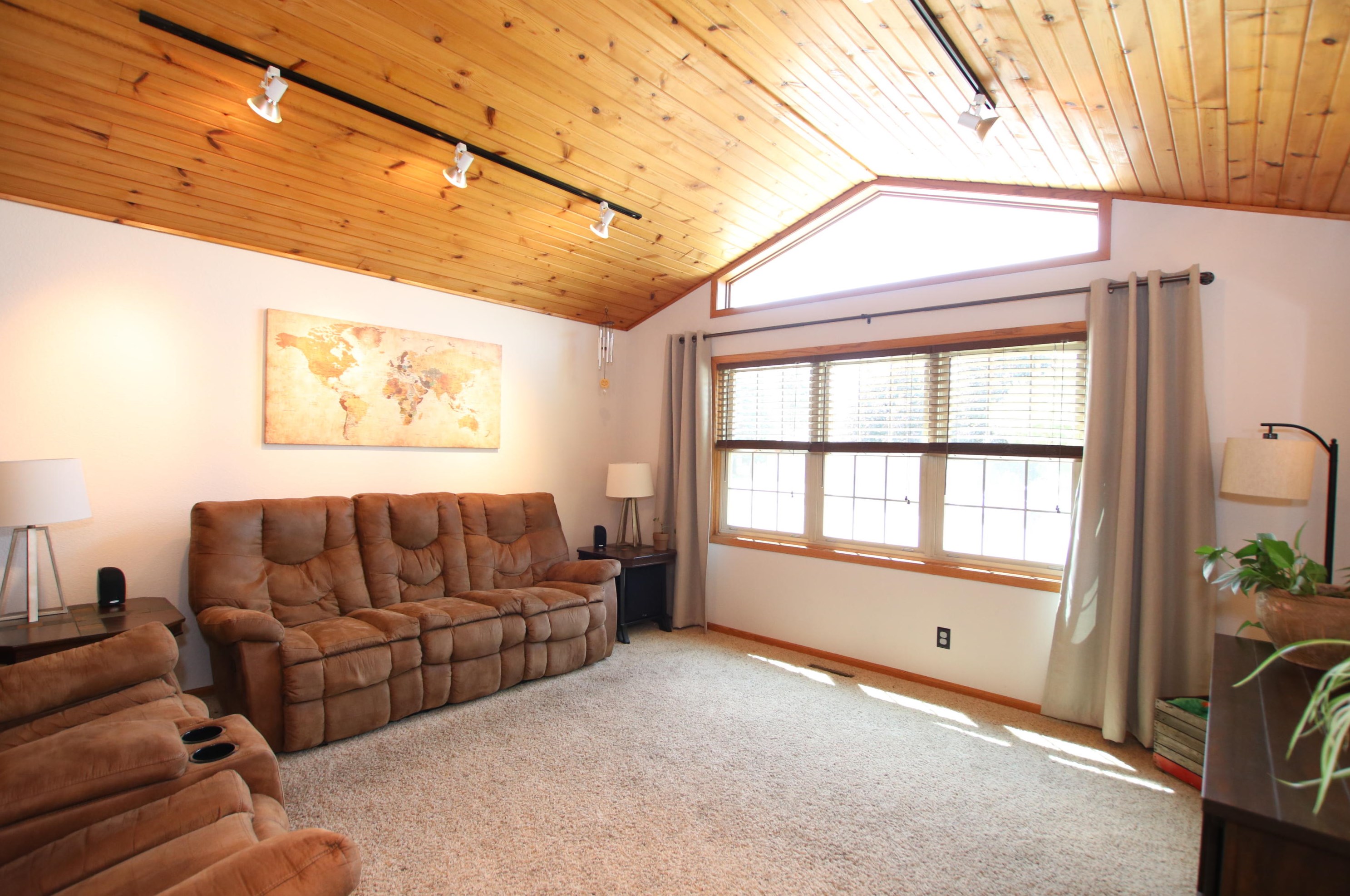184 Linden Dr, Knowles, WI 53048