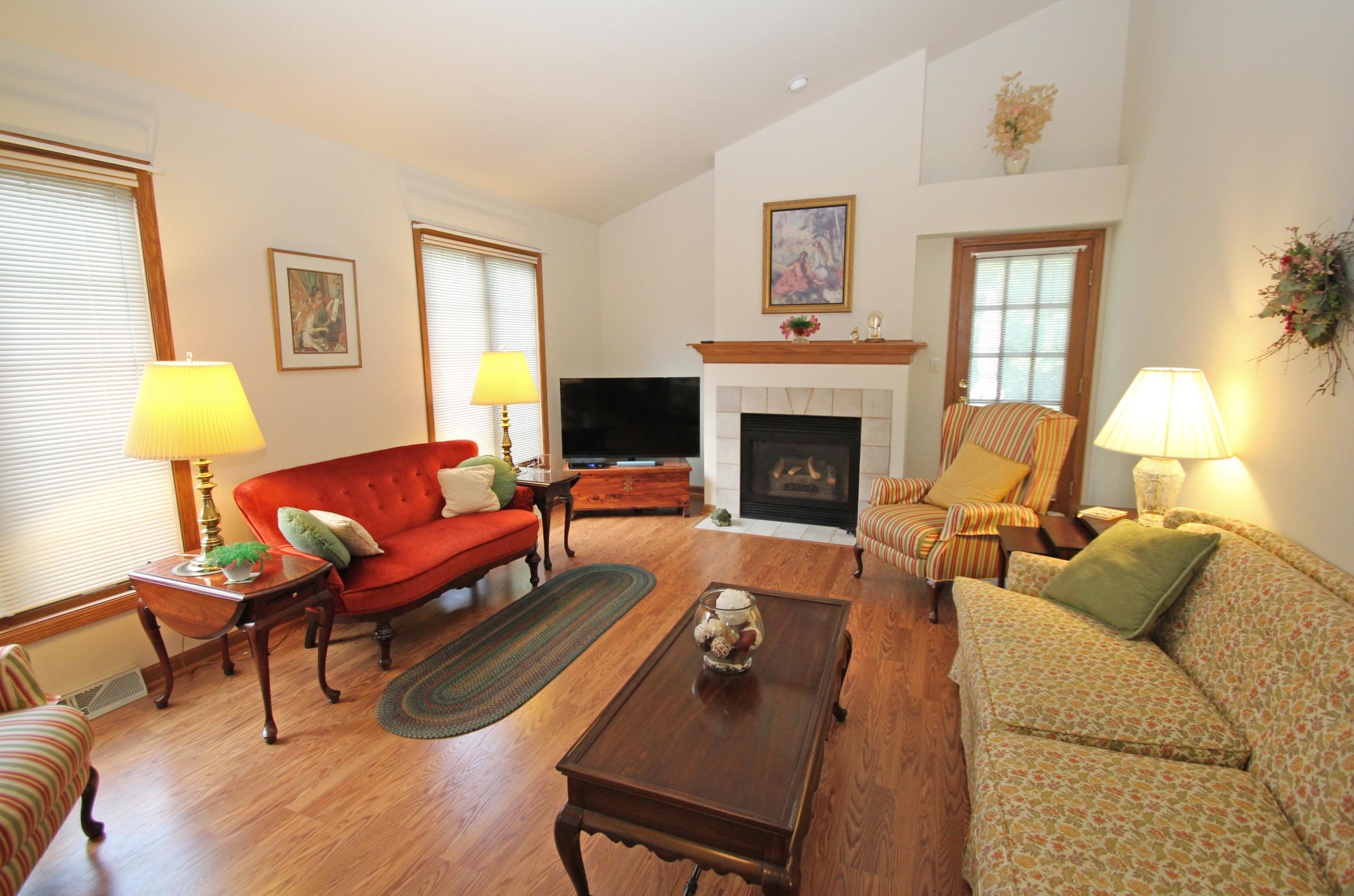 2112 Mt Vernon Dr, Waukesha, WI 53186
