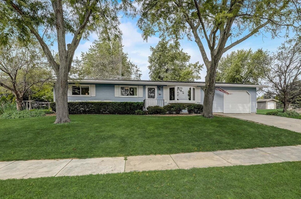 1111 N 3rd St, Knowles, WI 53048