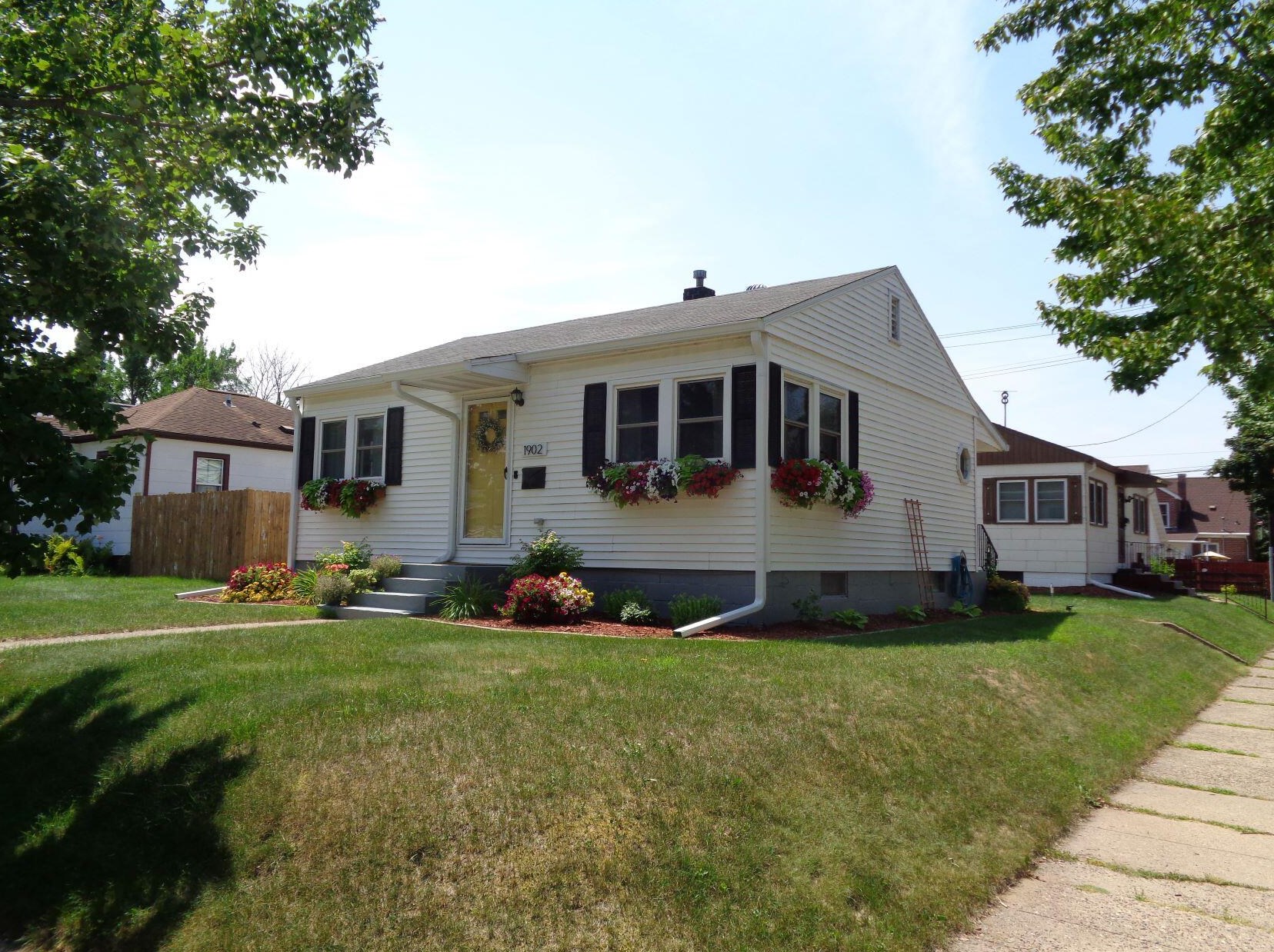 1902 19th St S, La Crosse, WI 54601