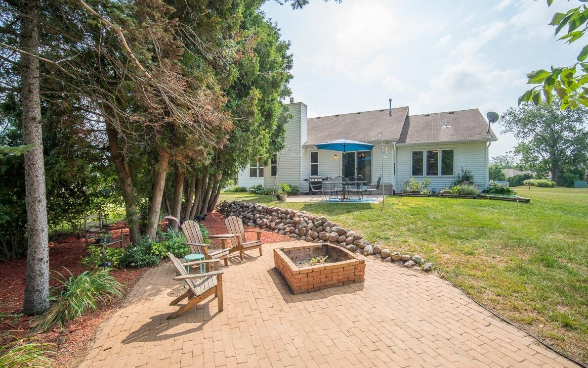 1320 Riva Rdg, Racine, WI 53402-1705