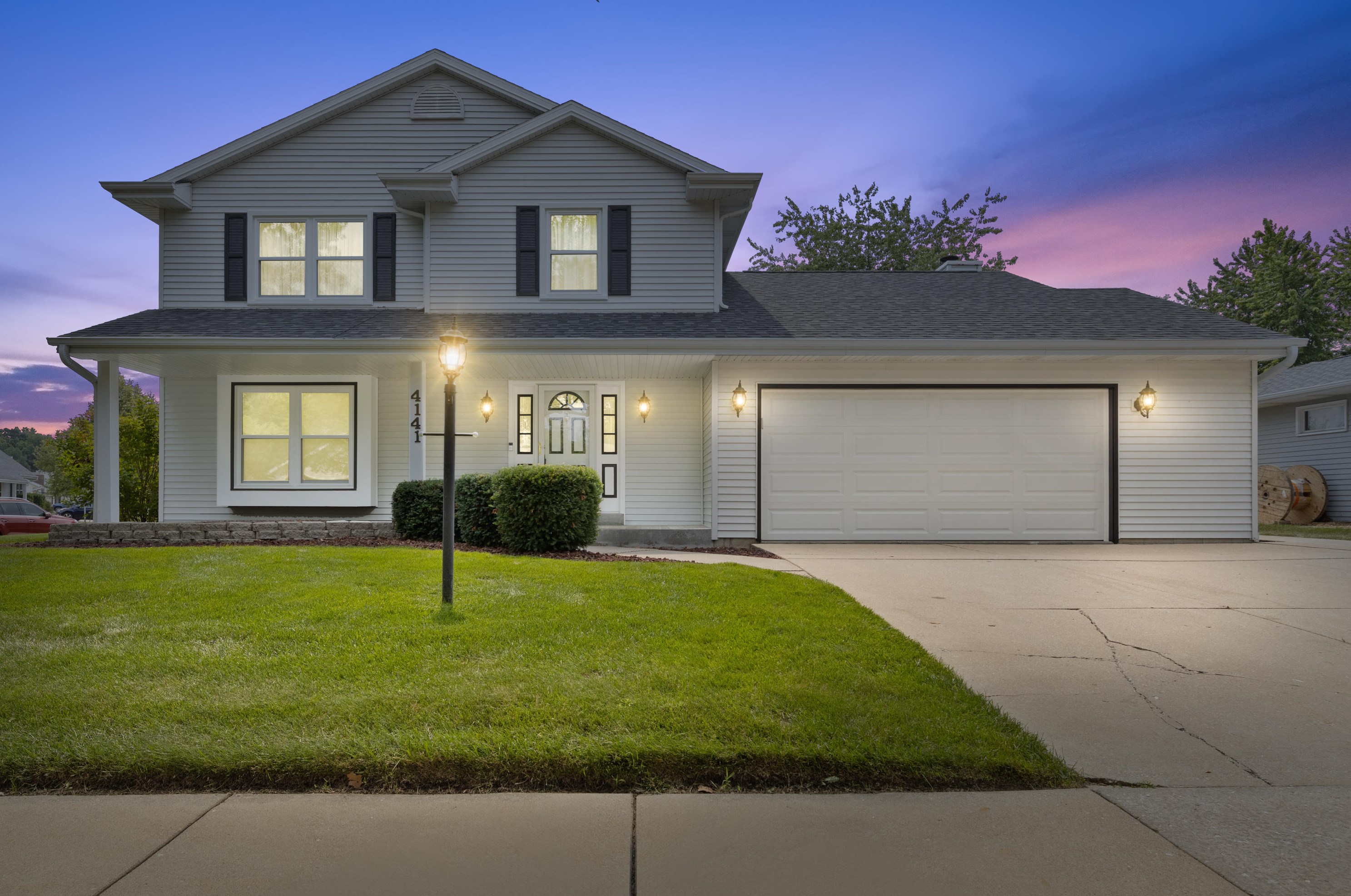 4141 Barton Rd, Oak Creek, WI 53154-6704