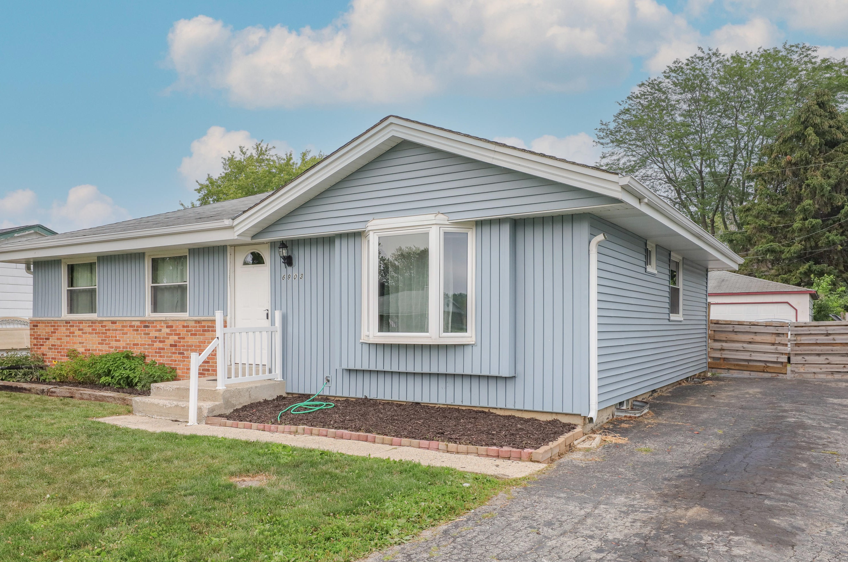 6903 Brian Dr, Racine, WI 53402-1425