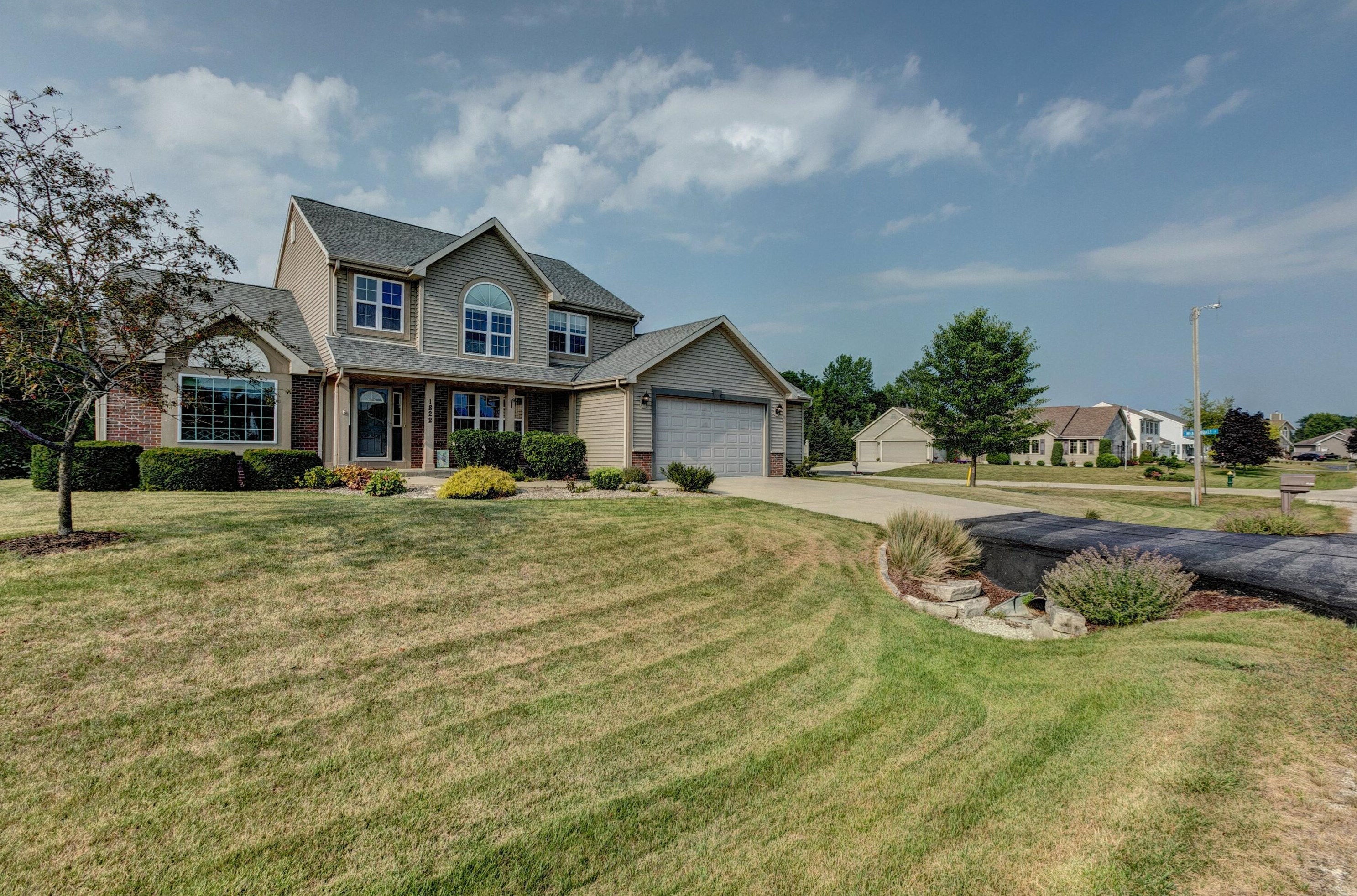 1822 Dustir Dr, Racine, WI 53402-5709