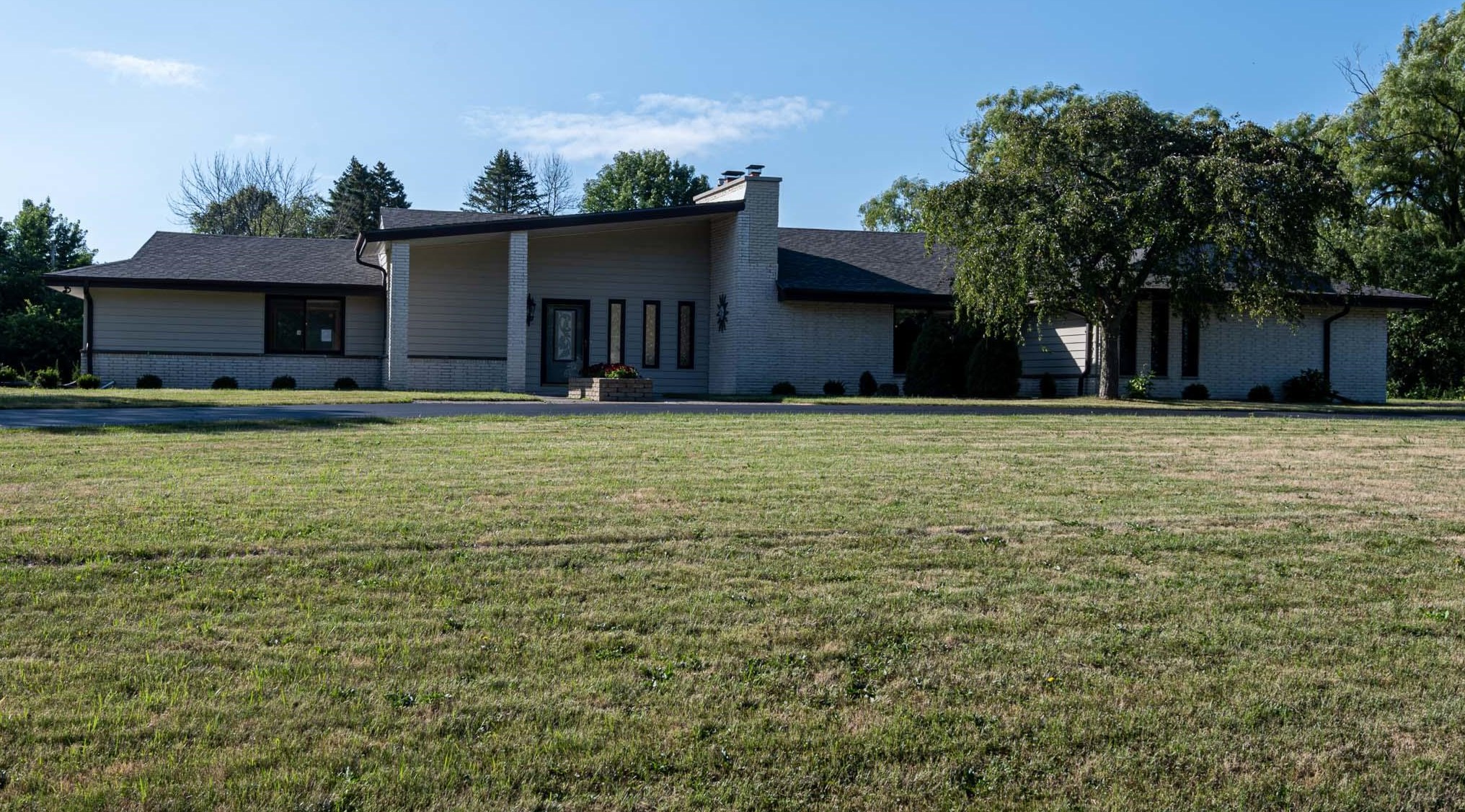 1545 W Cedar Ln, Milwaukee, WI 53217