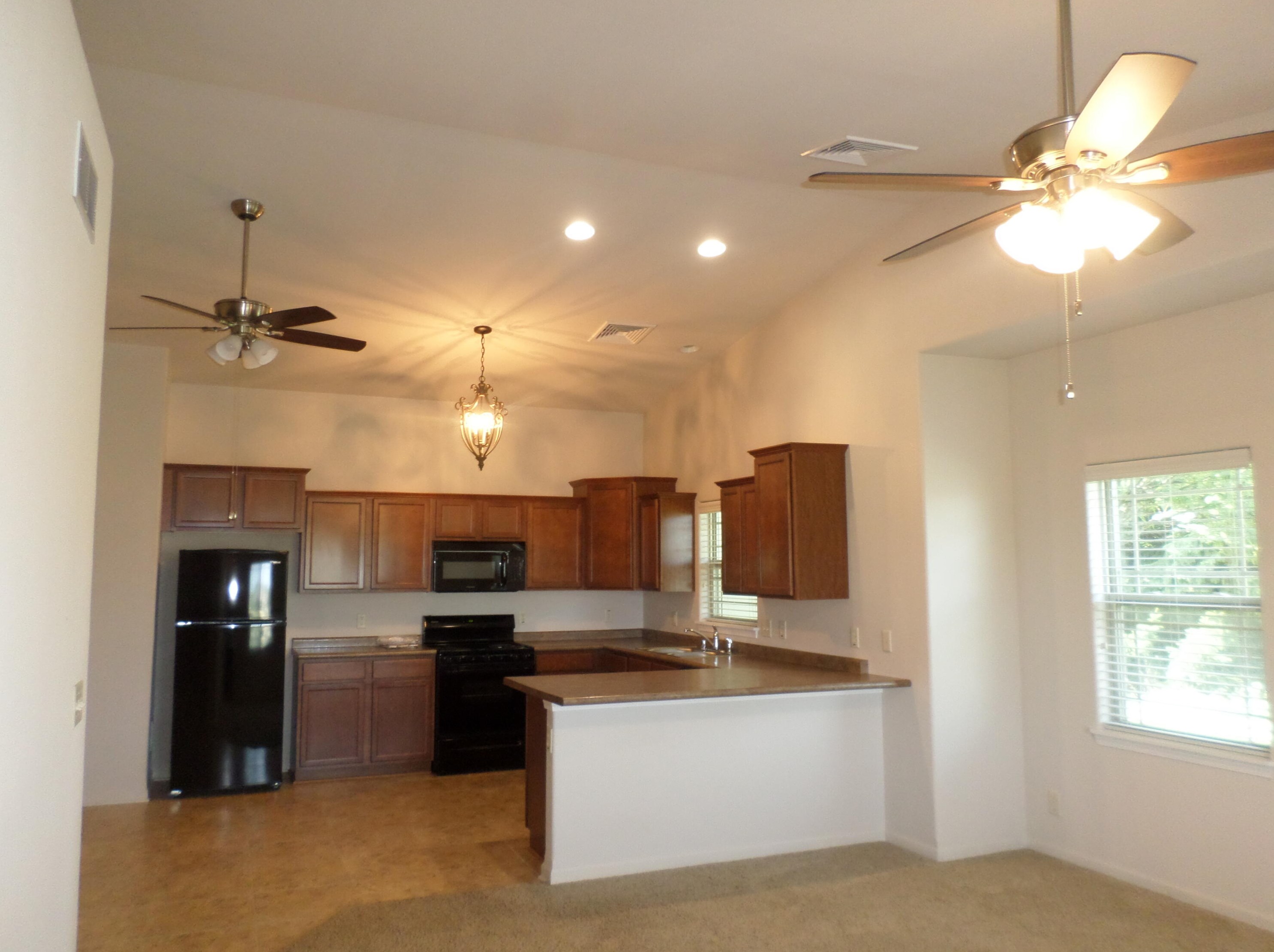 2930 21st St #10, Kenosha, WI 53140