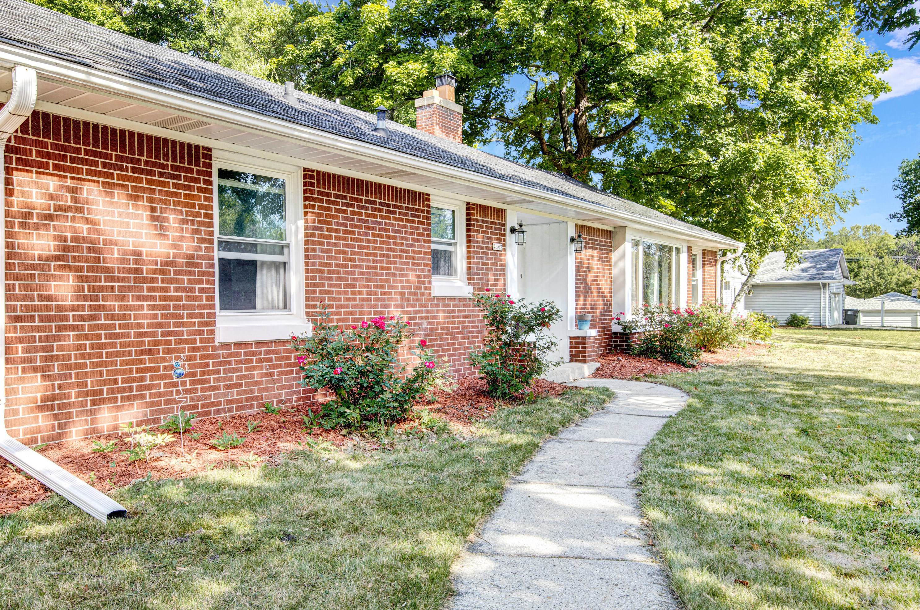 4343 34th St, Milwaukee, WI 53221-1805