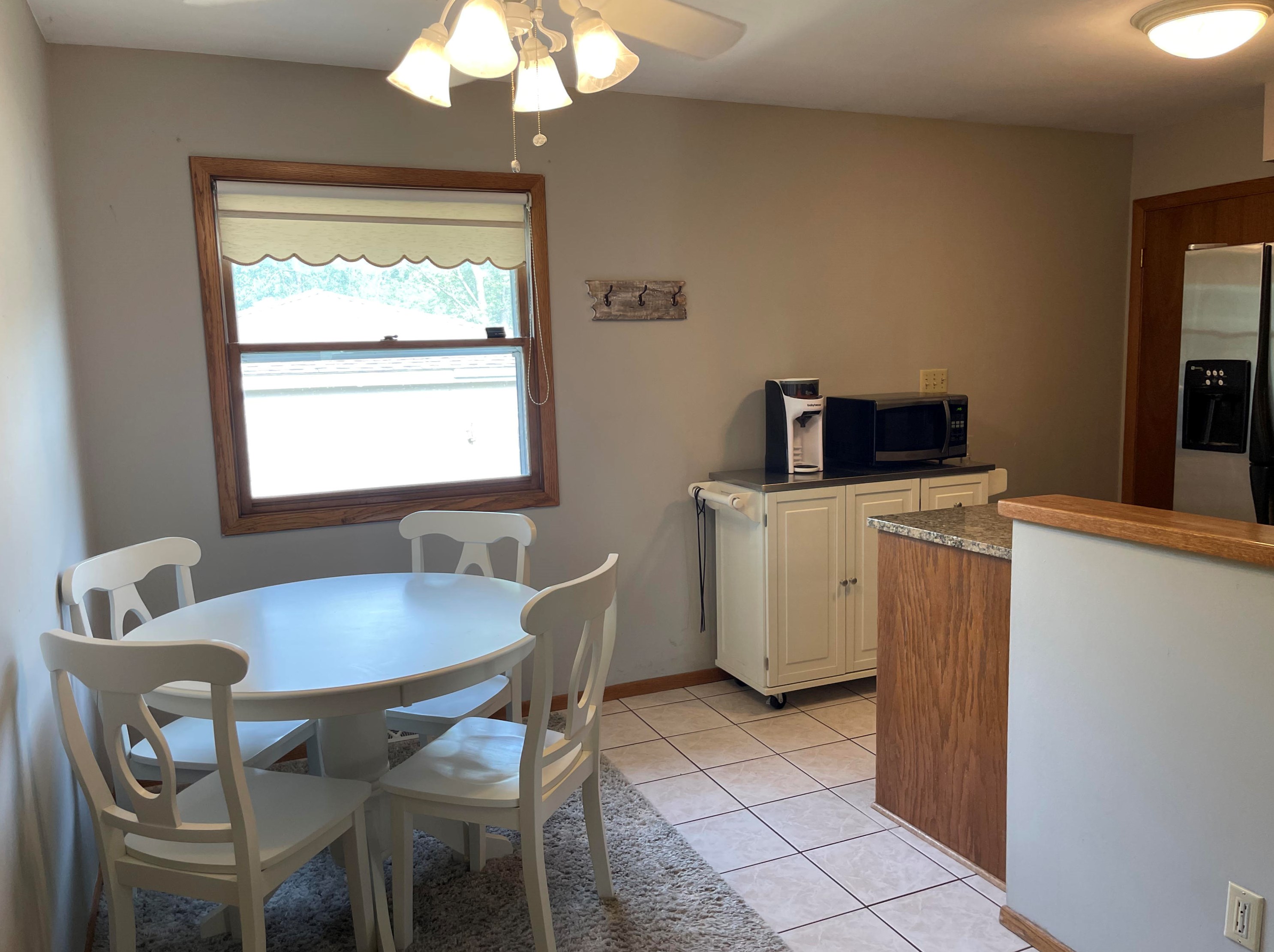 908 Edgewater Ct, Watertown, WI 53098