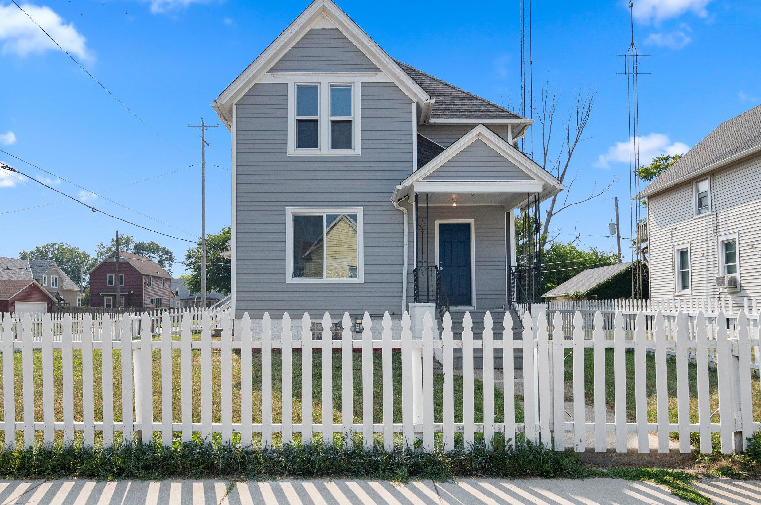 6038 23rd Ave, Kenosha, WI 53143