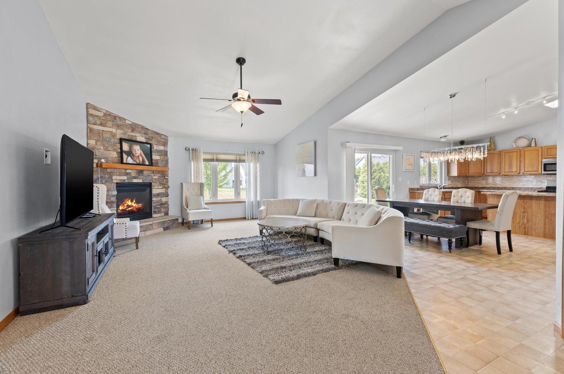 8881 6th Ave, Oak Creek, WI 53154-4260
