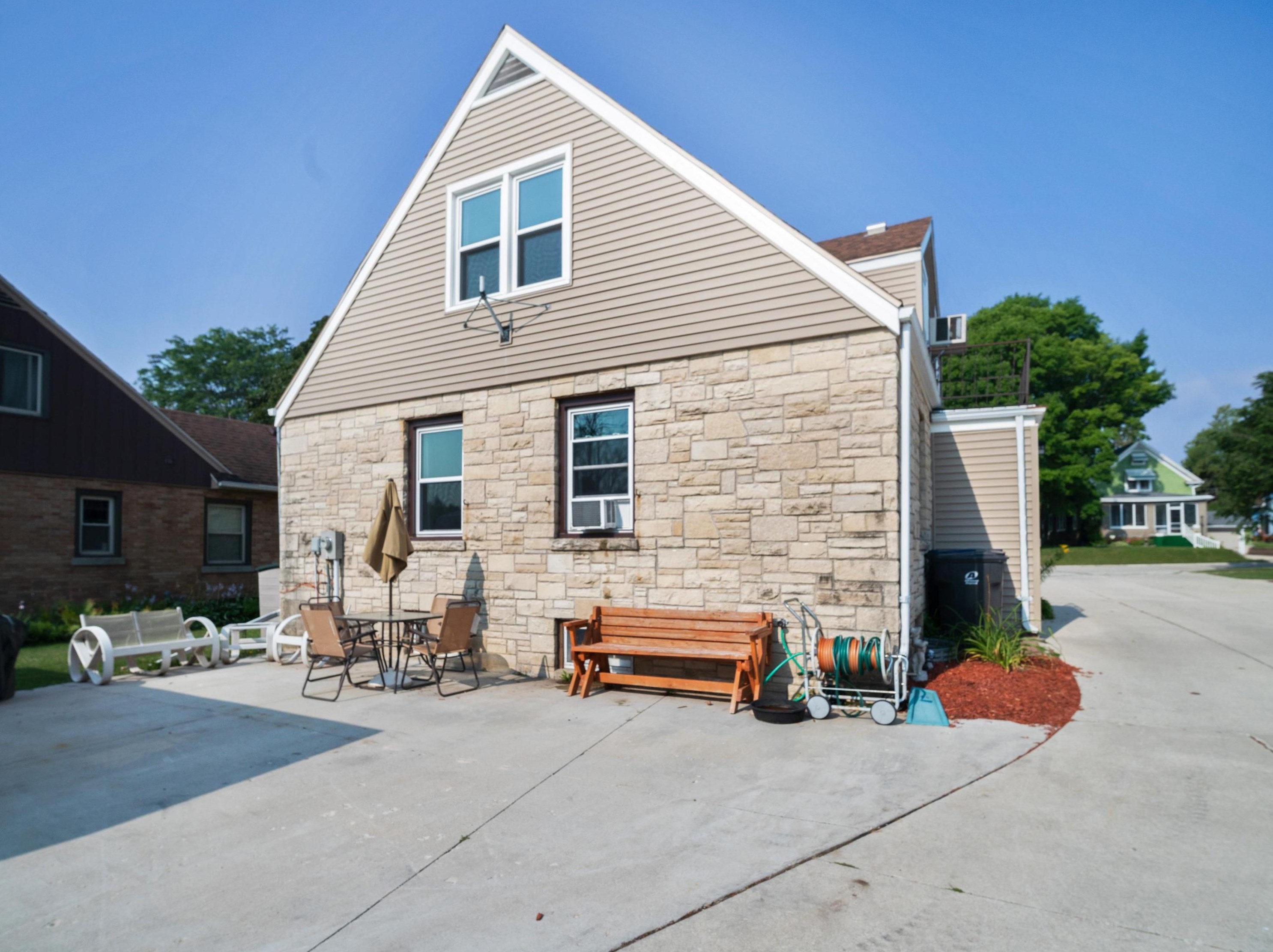 337 North St, Plymouth WI 53073-1227 exterior