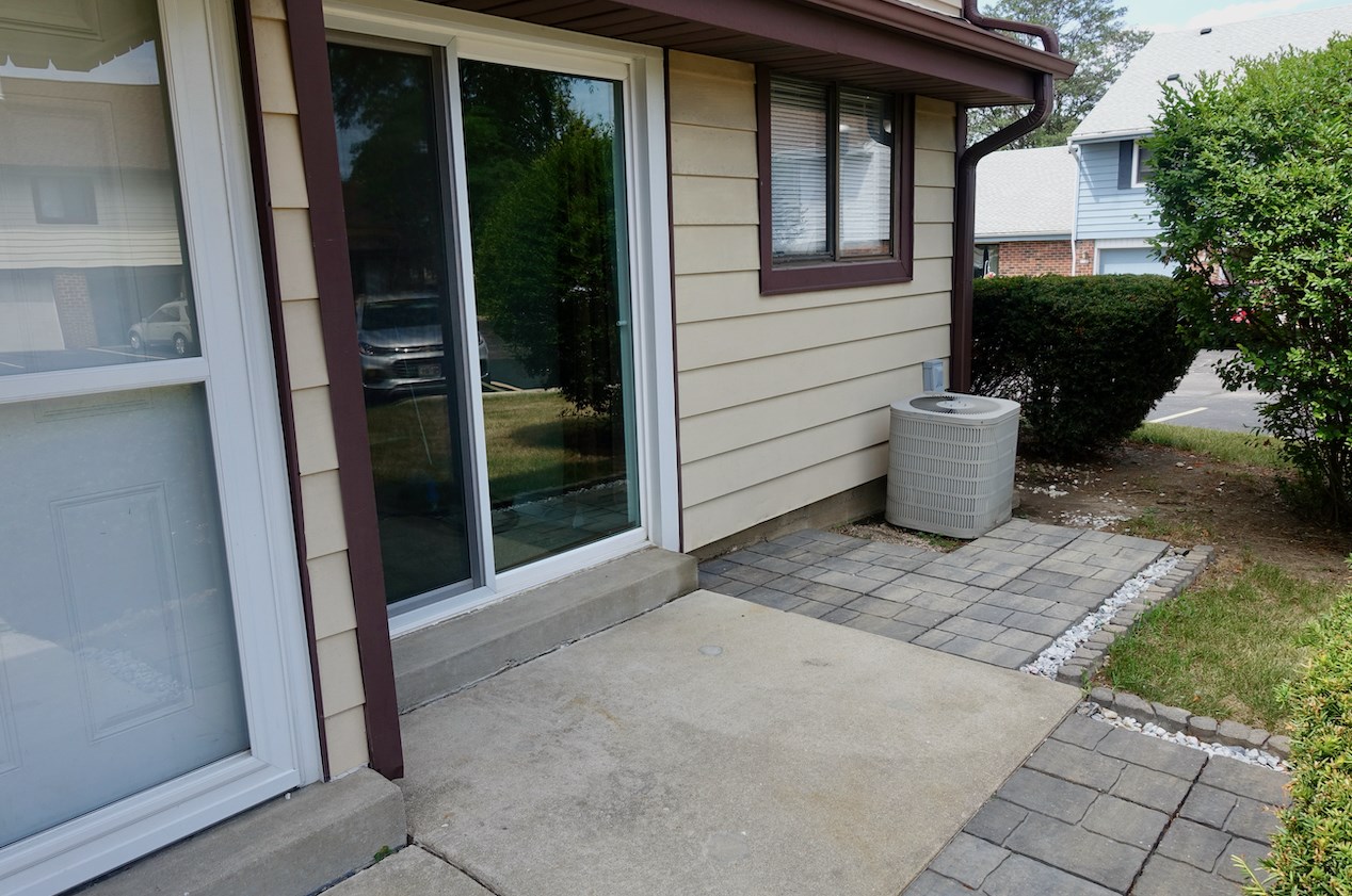 6370 S 20th St, Milwaukee, WI 53221